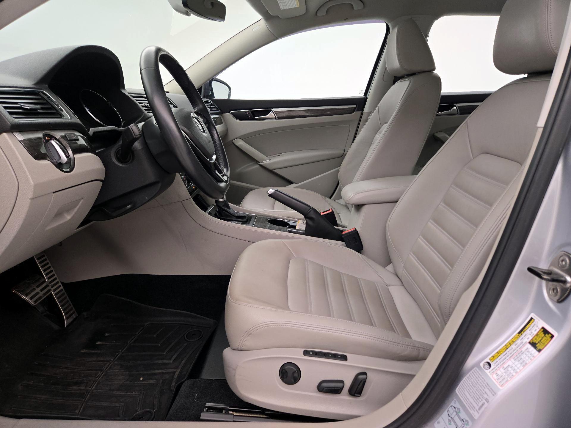 Thumbnail: 2017 Volkswagen Passat - 11
