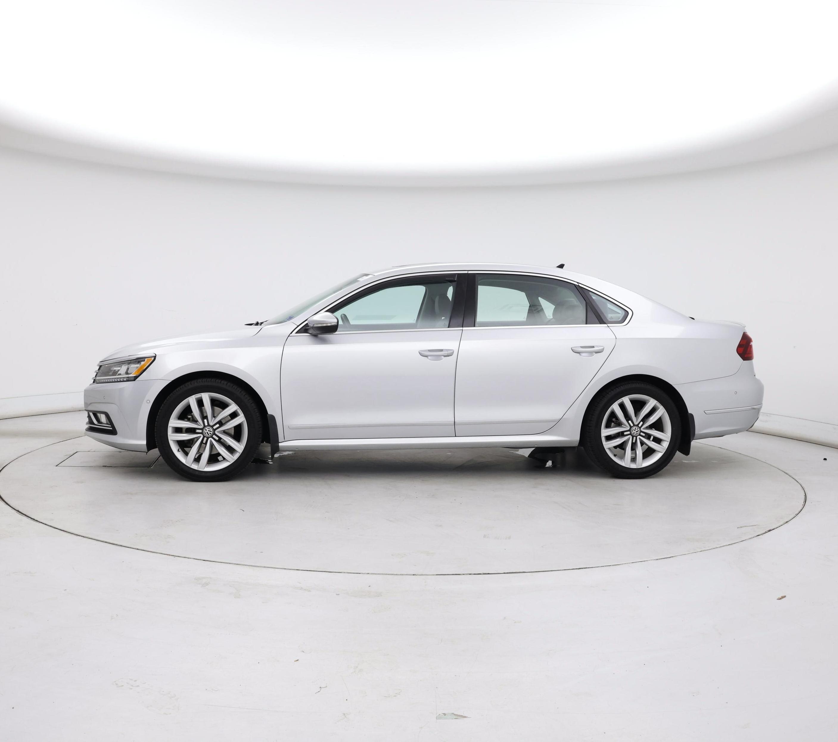 Thumbnail: 2017 Volkswagen Passat - 3