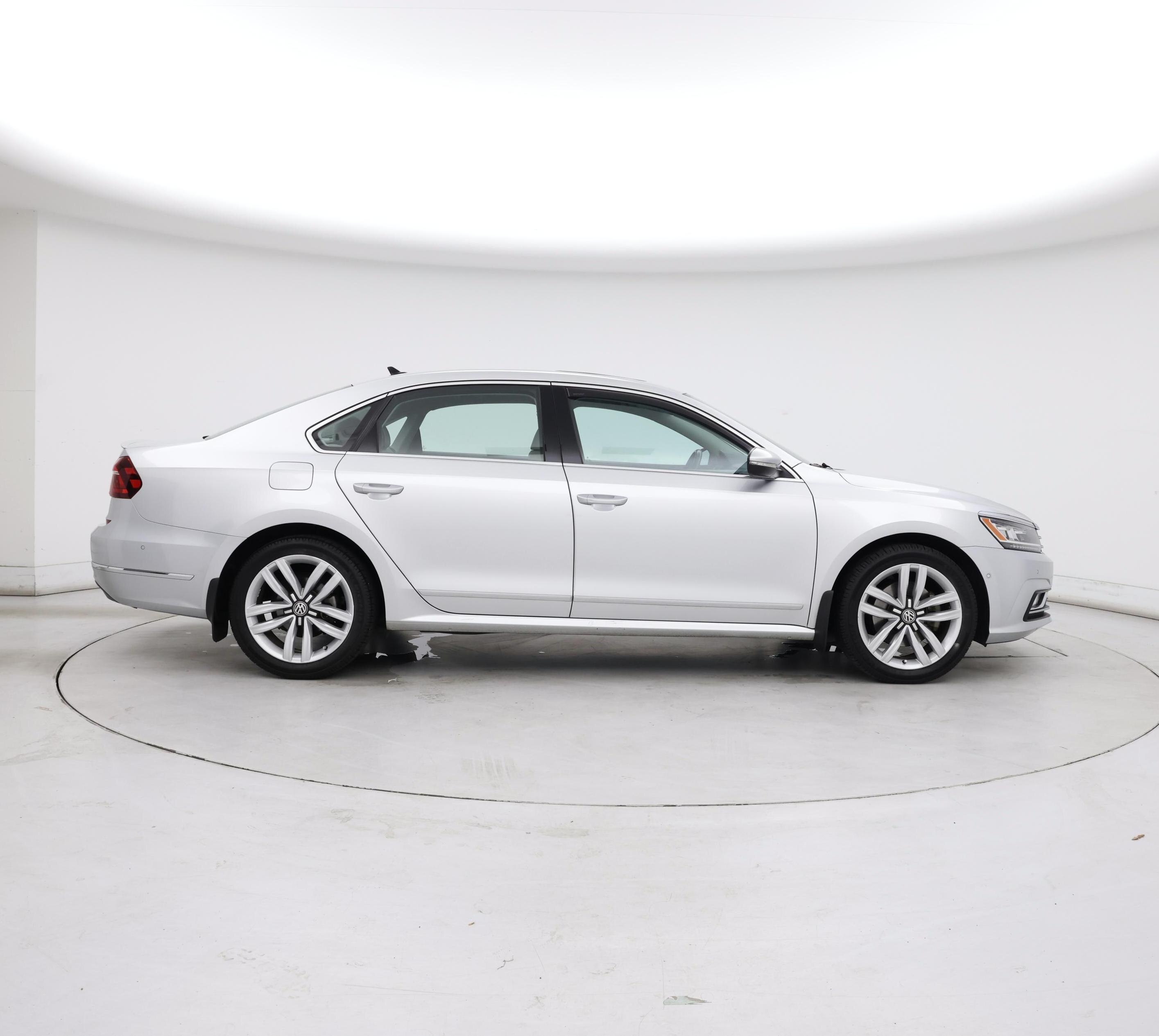 Thumbnail: 2017 Volkswagen Passat - 7