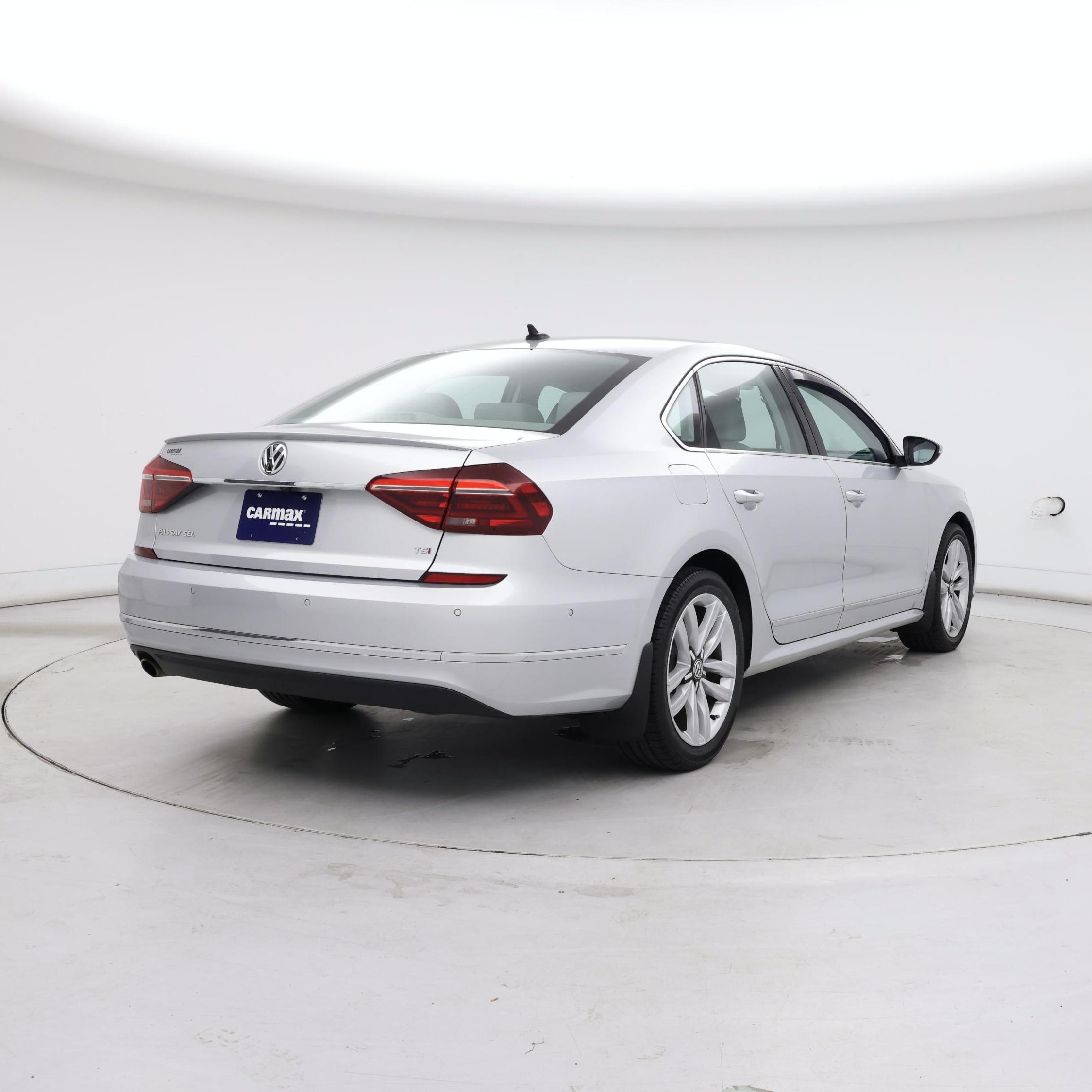 Thumbnail: 2017 Volkswagen Passat - 8