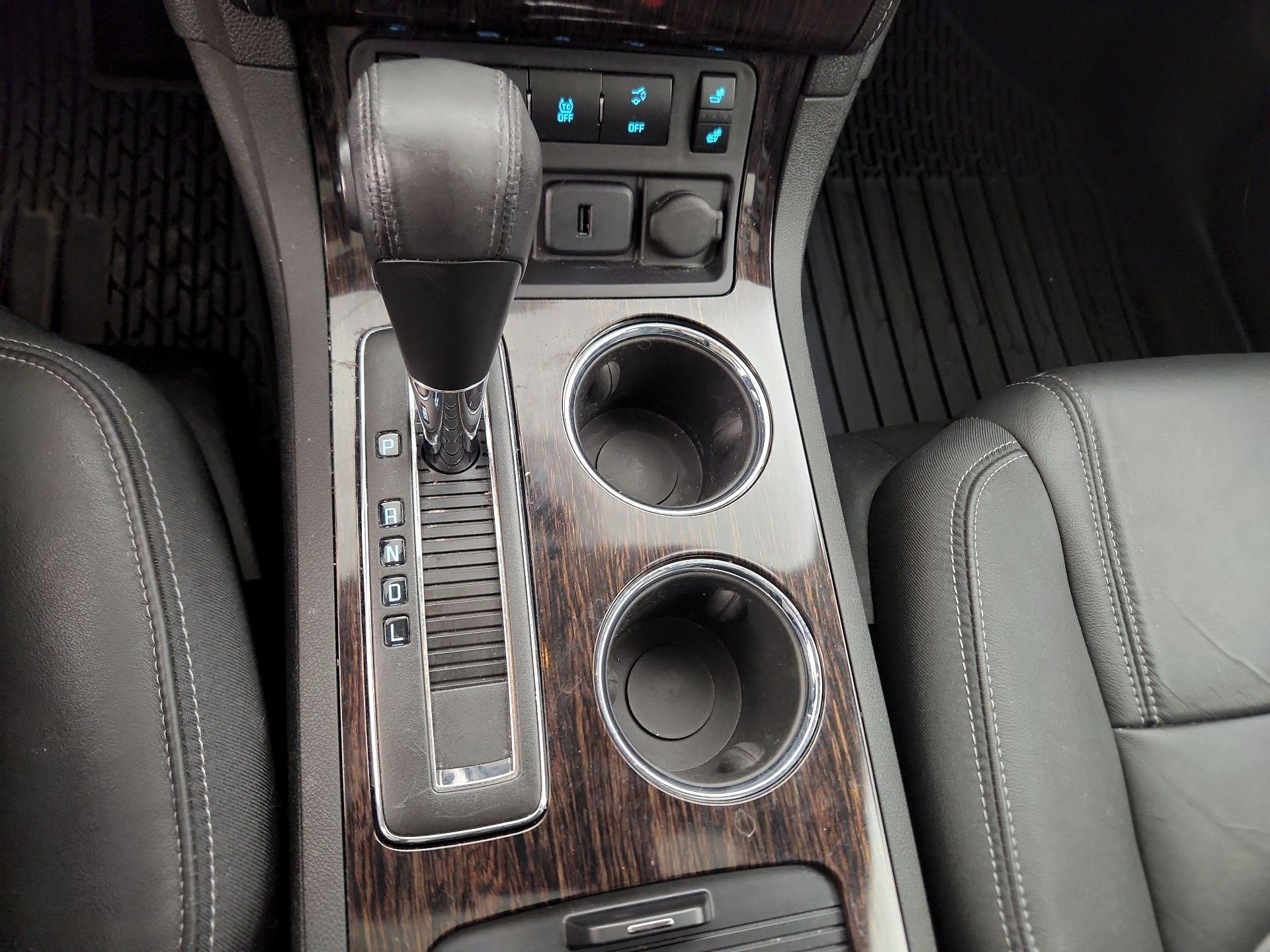 Thumbnail: 2015 Chevrolet Traverse - 19