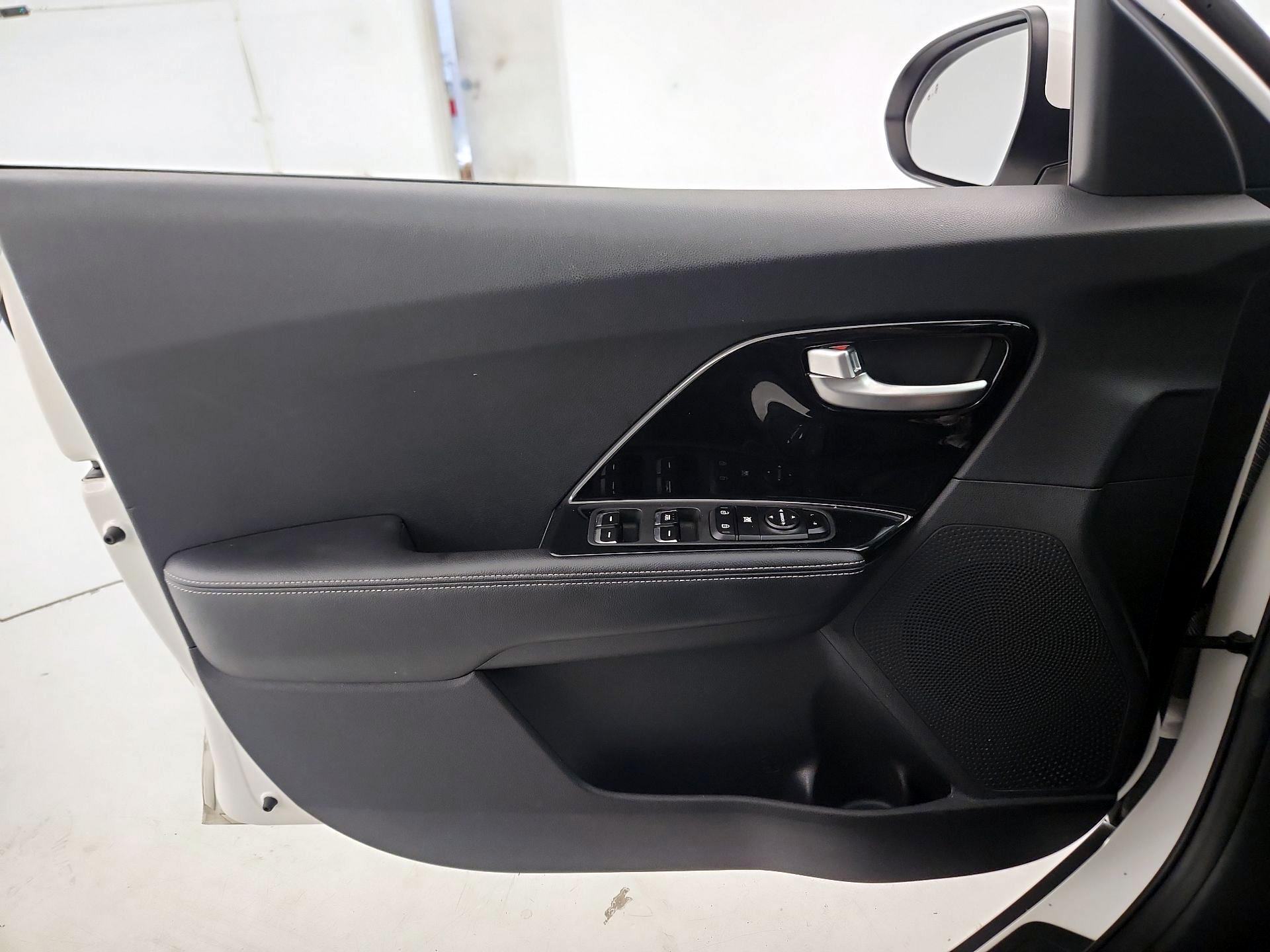 Thumbnail: 2021 Kia Niro - 12