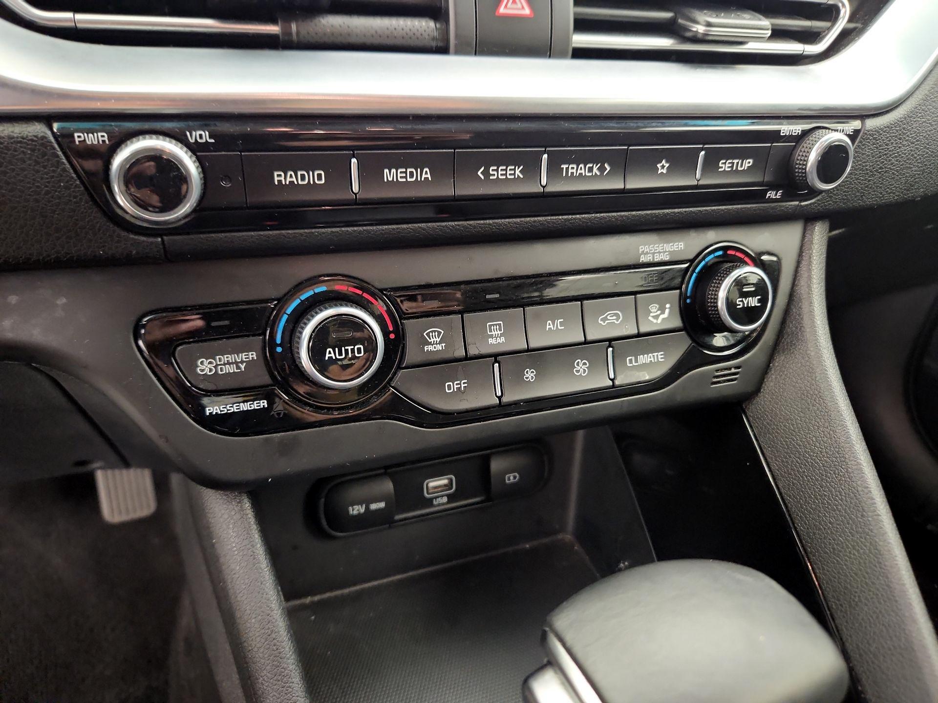 Thumbnail: 2021 Kia Niro - 16