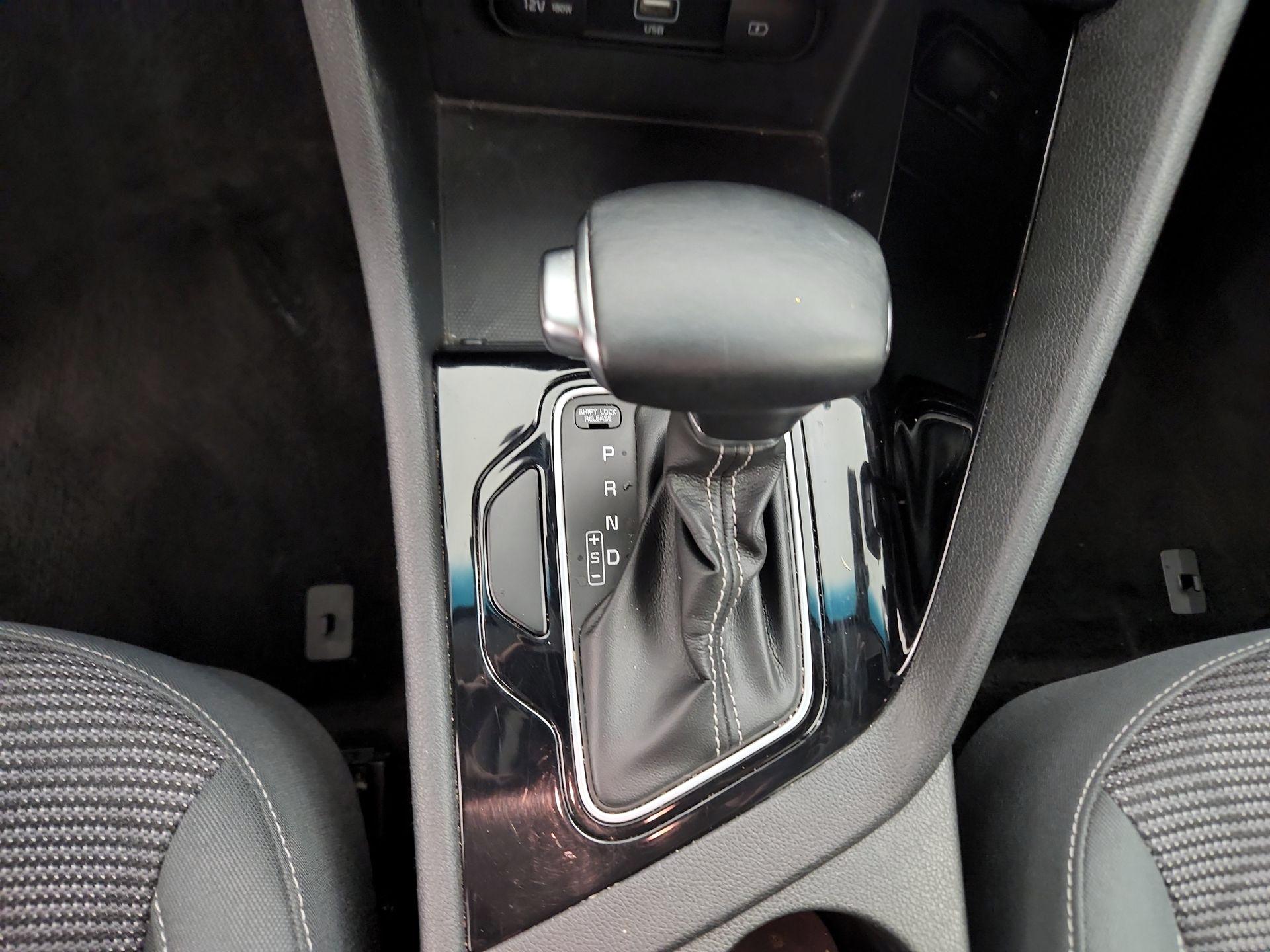 Thumbnail: 2021 Kia Niro - 17