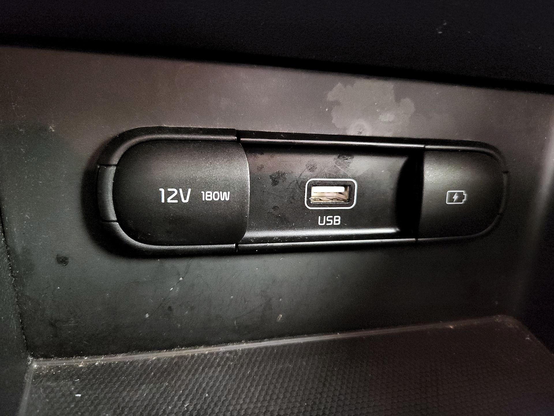 Thumbnail: 2021 Kia Niro - 18