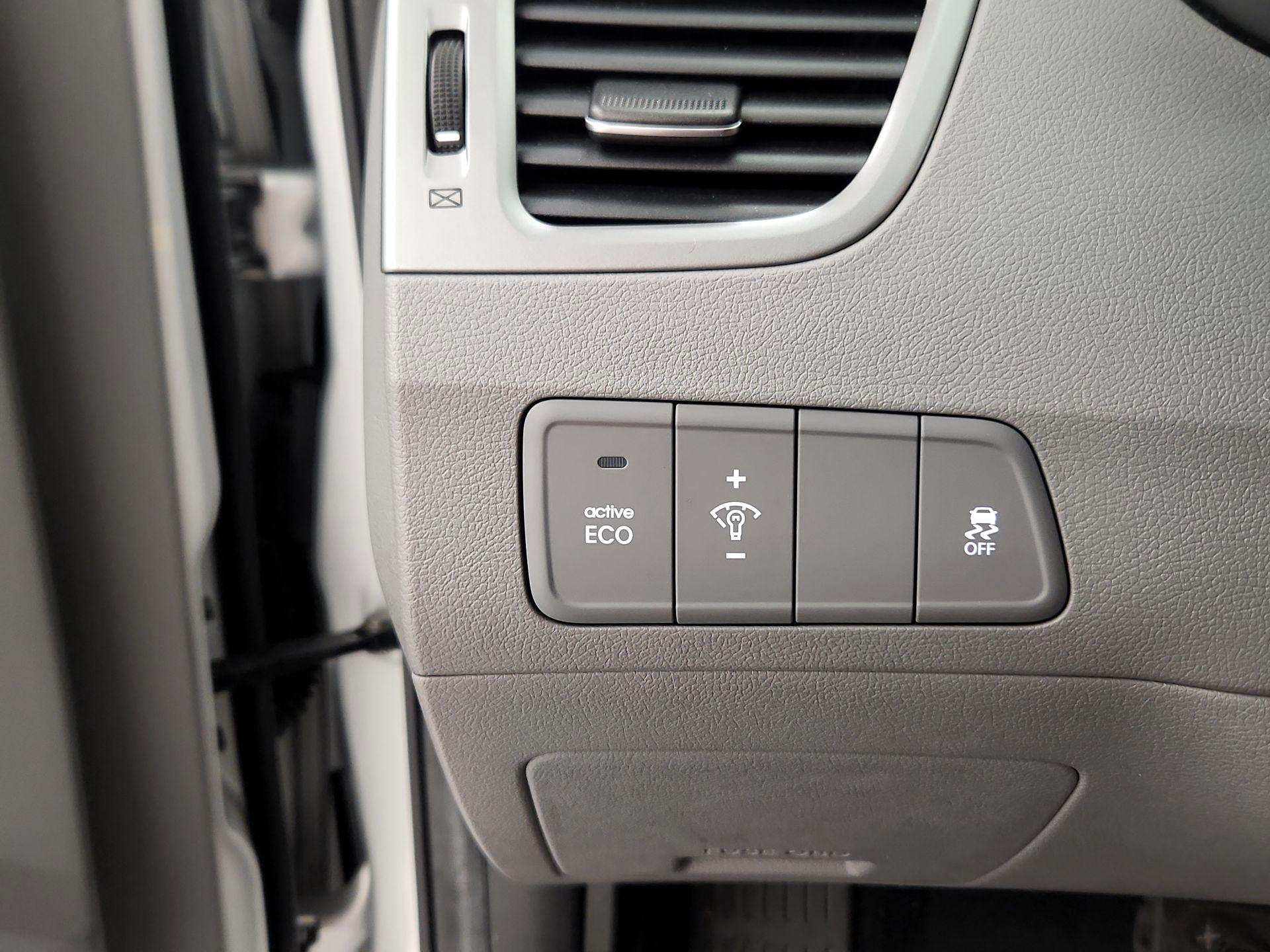 Thumbnail: 2014 Hyundai Elantra - 13