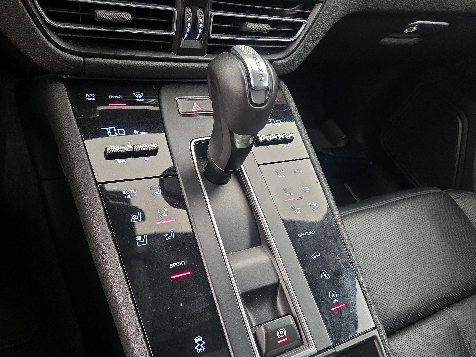 Thumbnail: 2024 Porsche Macan - 17