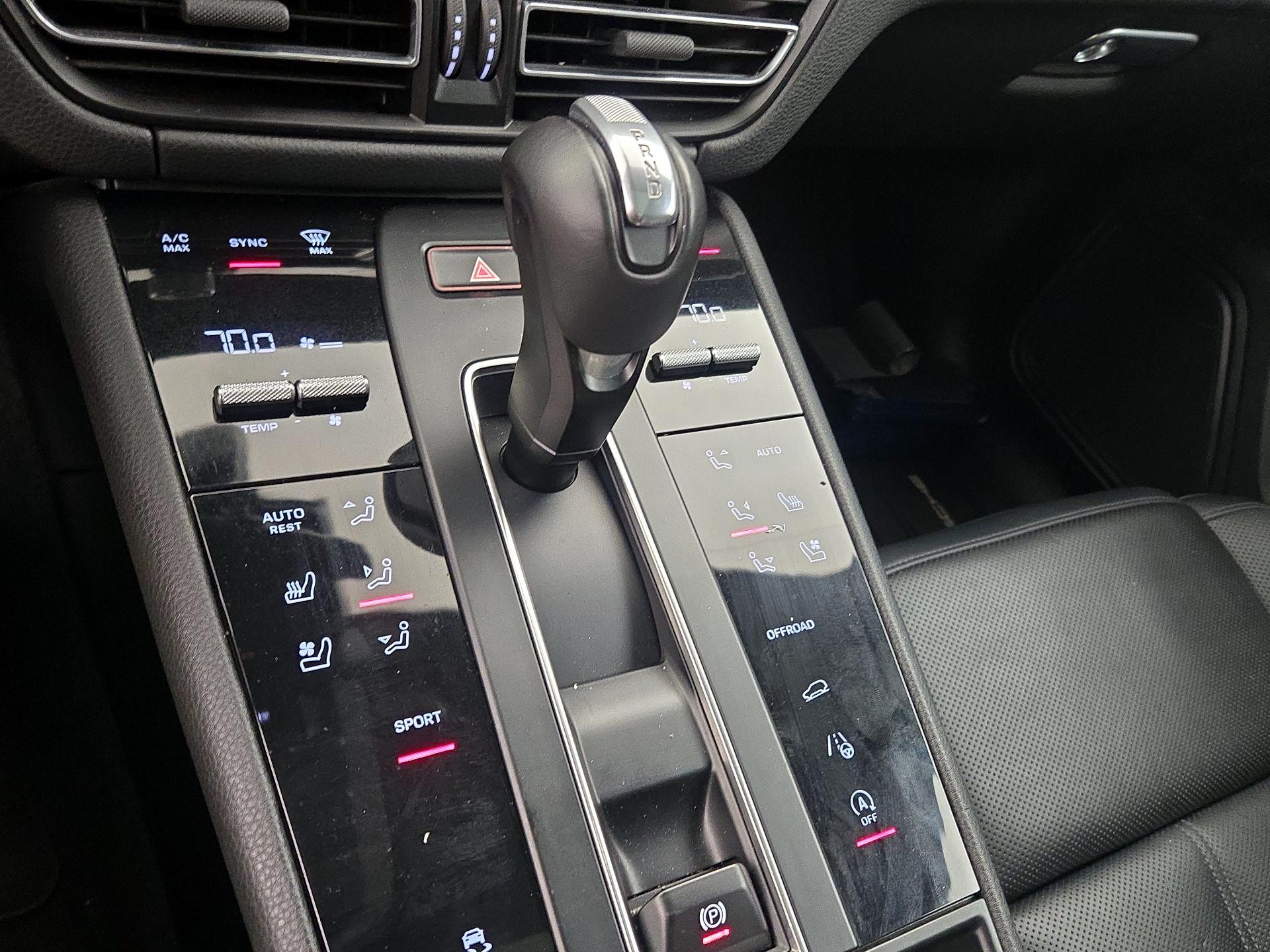 Thumbnail: 2024 Porsche Macan - 18