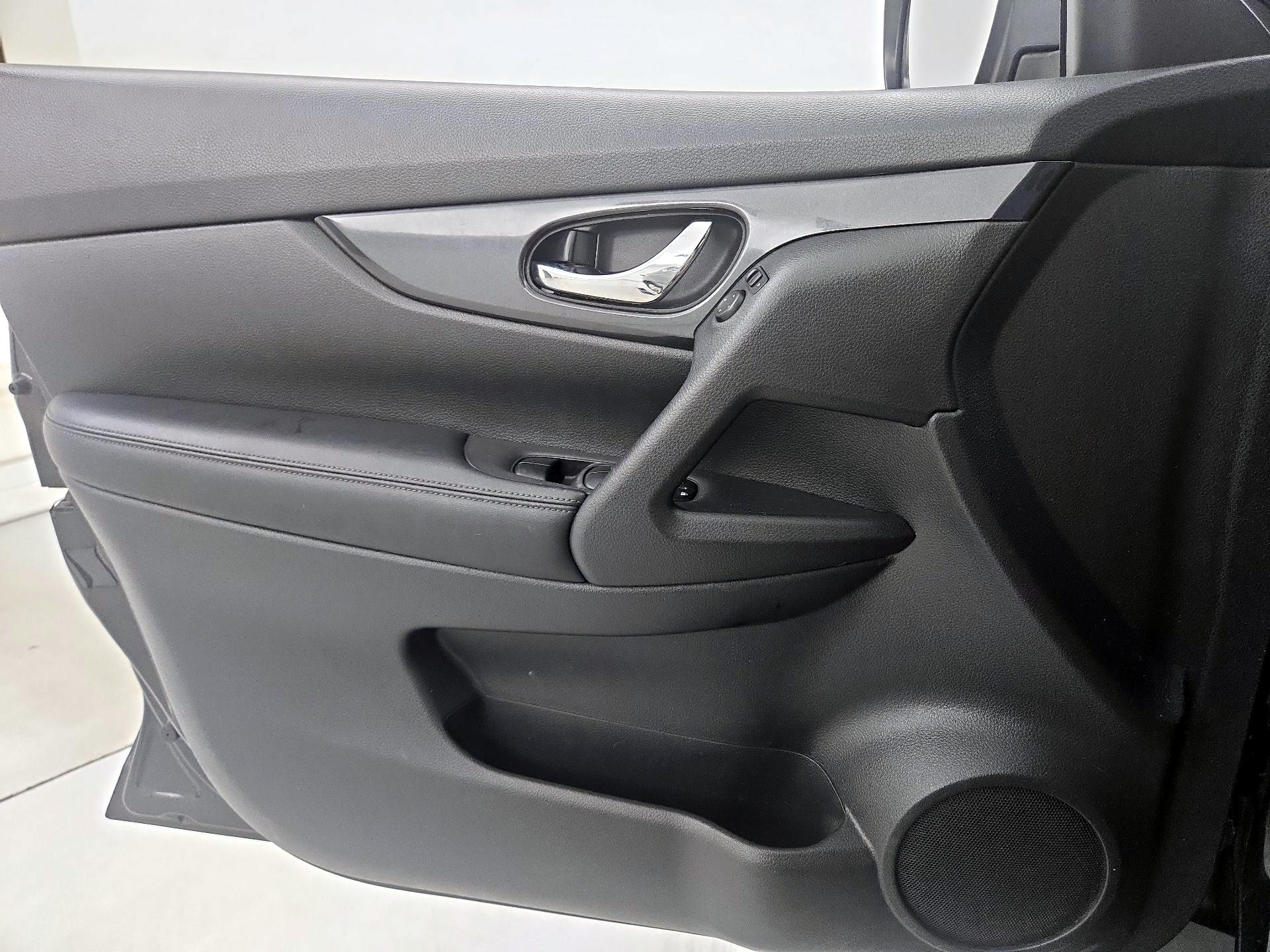 Thumbnail: 2018 Nissan Rogue - 12