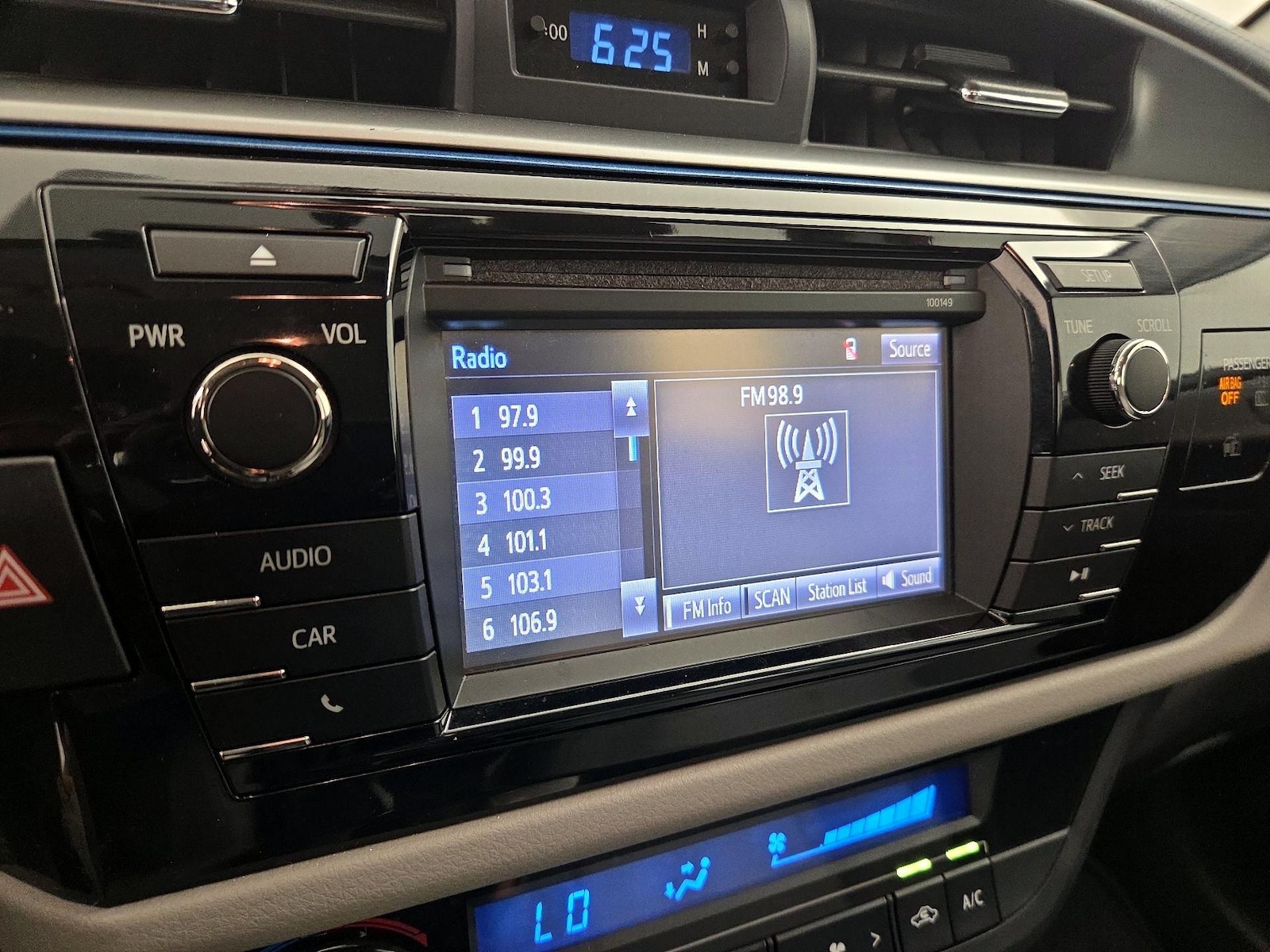 2014 Toyota Corolla LE - Photo 16