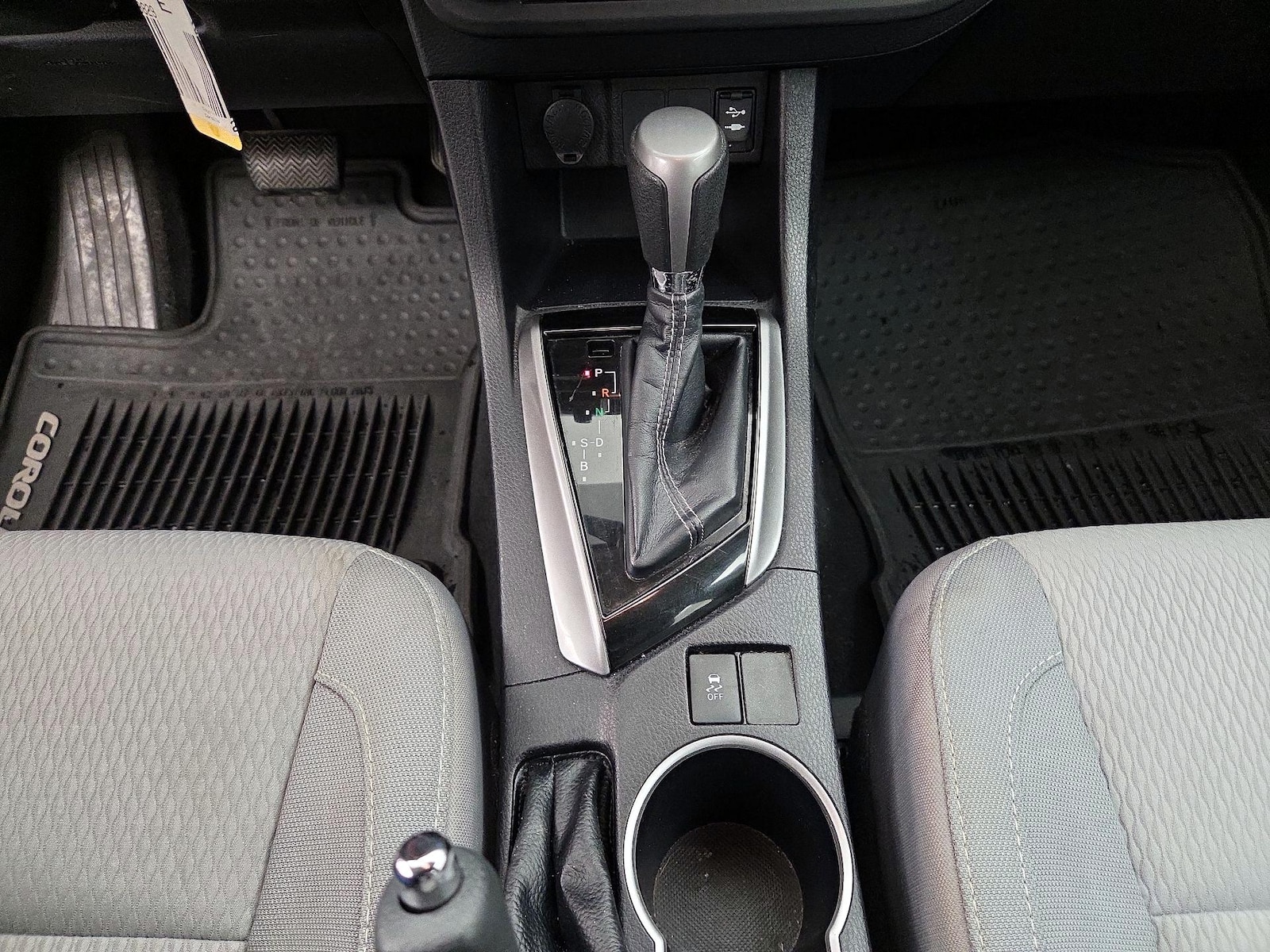 2014 Toyota Corolla LE - Photo 18