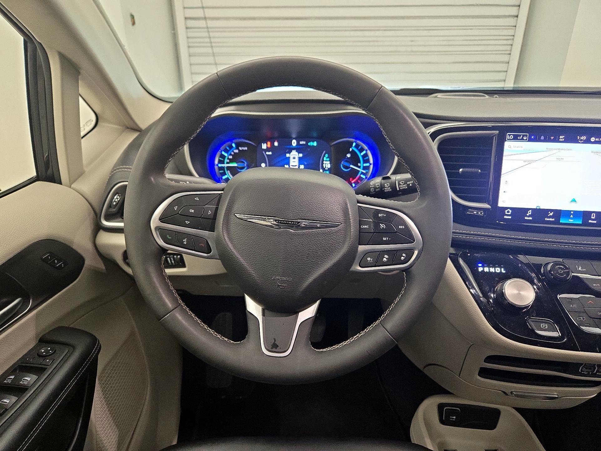 Thumbnail: 2024 Chrysler Pacifica - 10