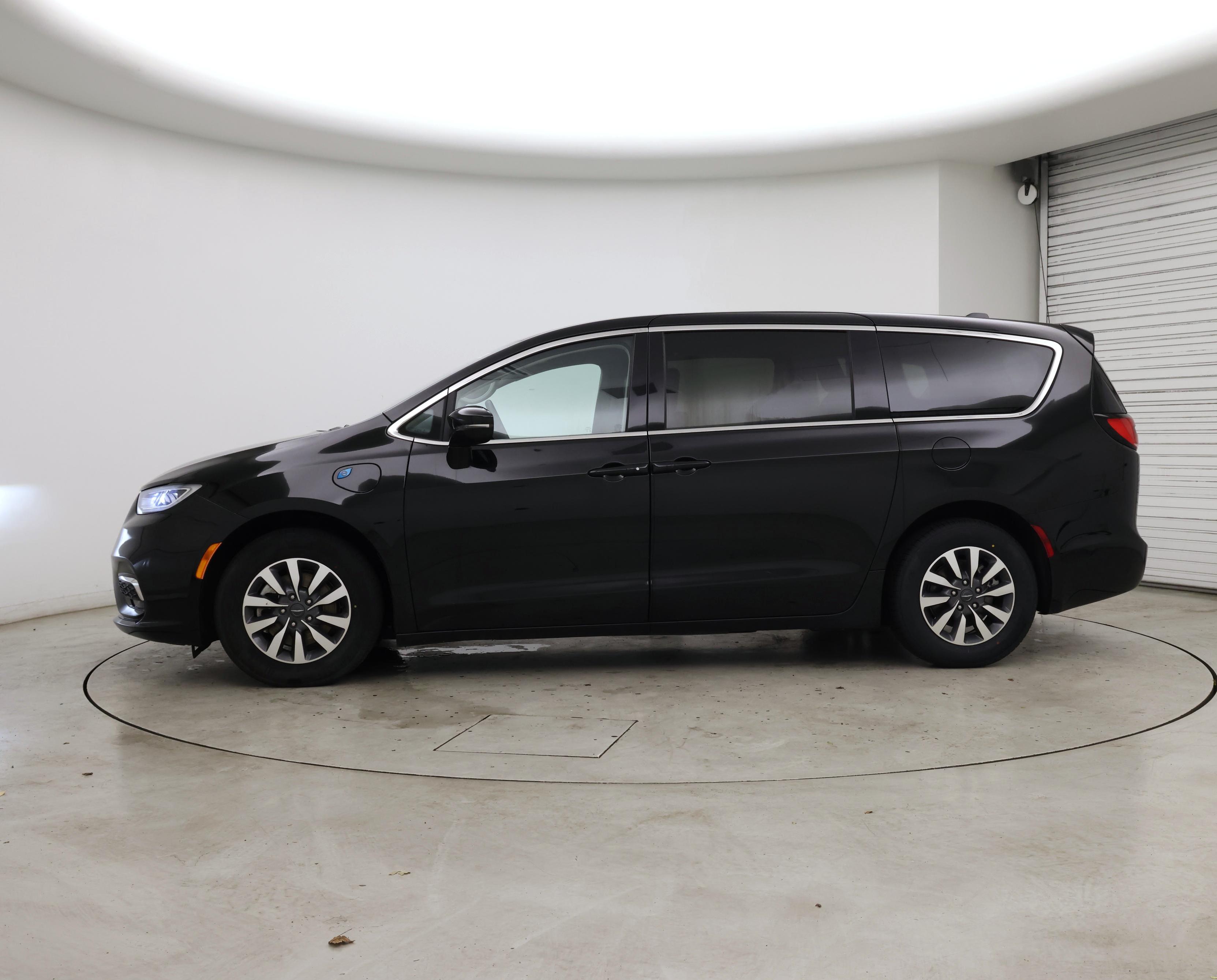 Thumbnail: 2024 Chrysler Pacifica - 3