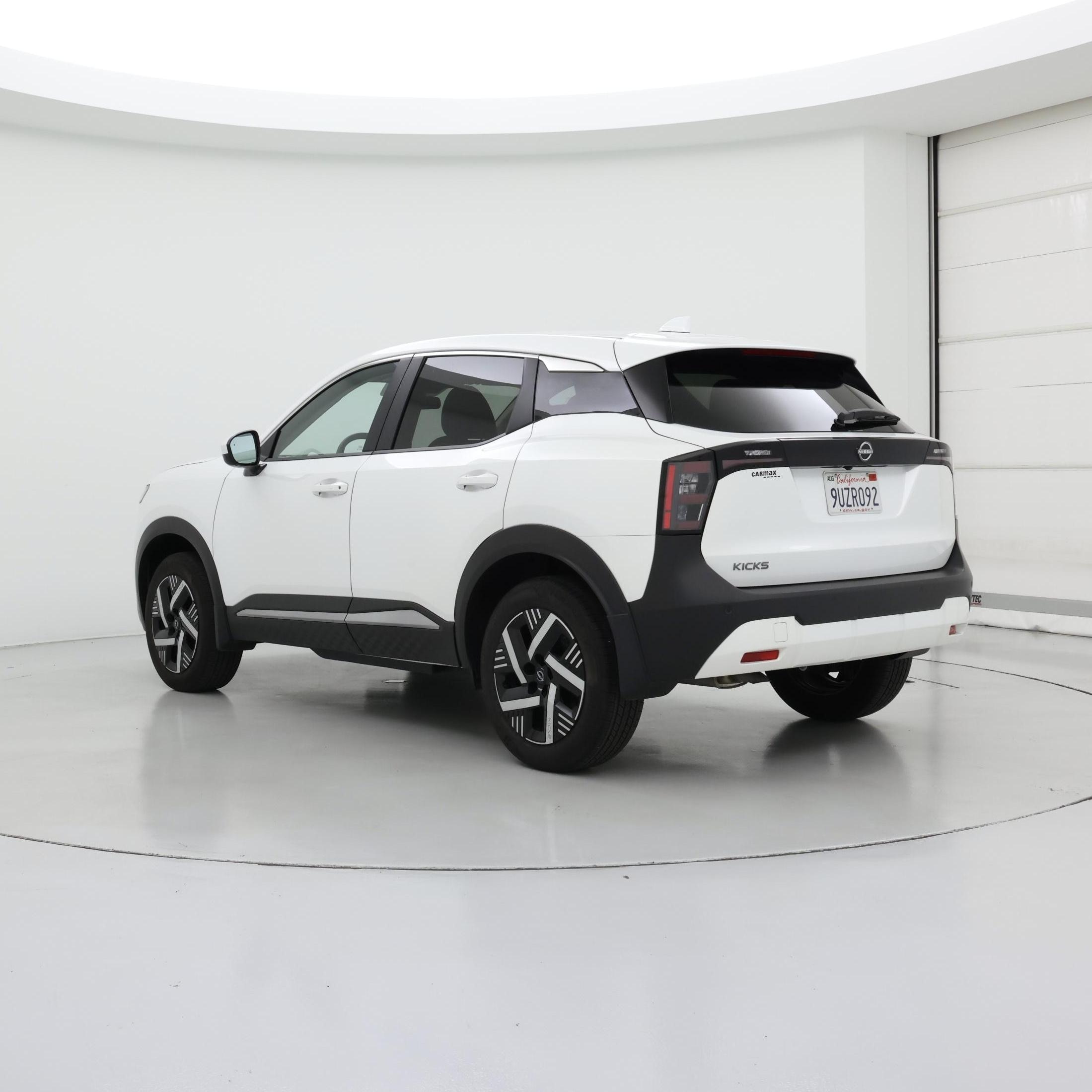 Thumbnail: 2025 Nissan Kicks - 2