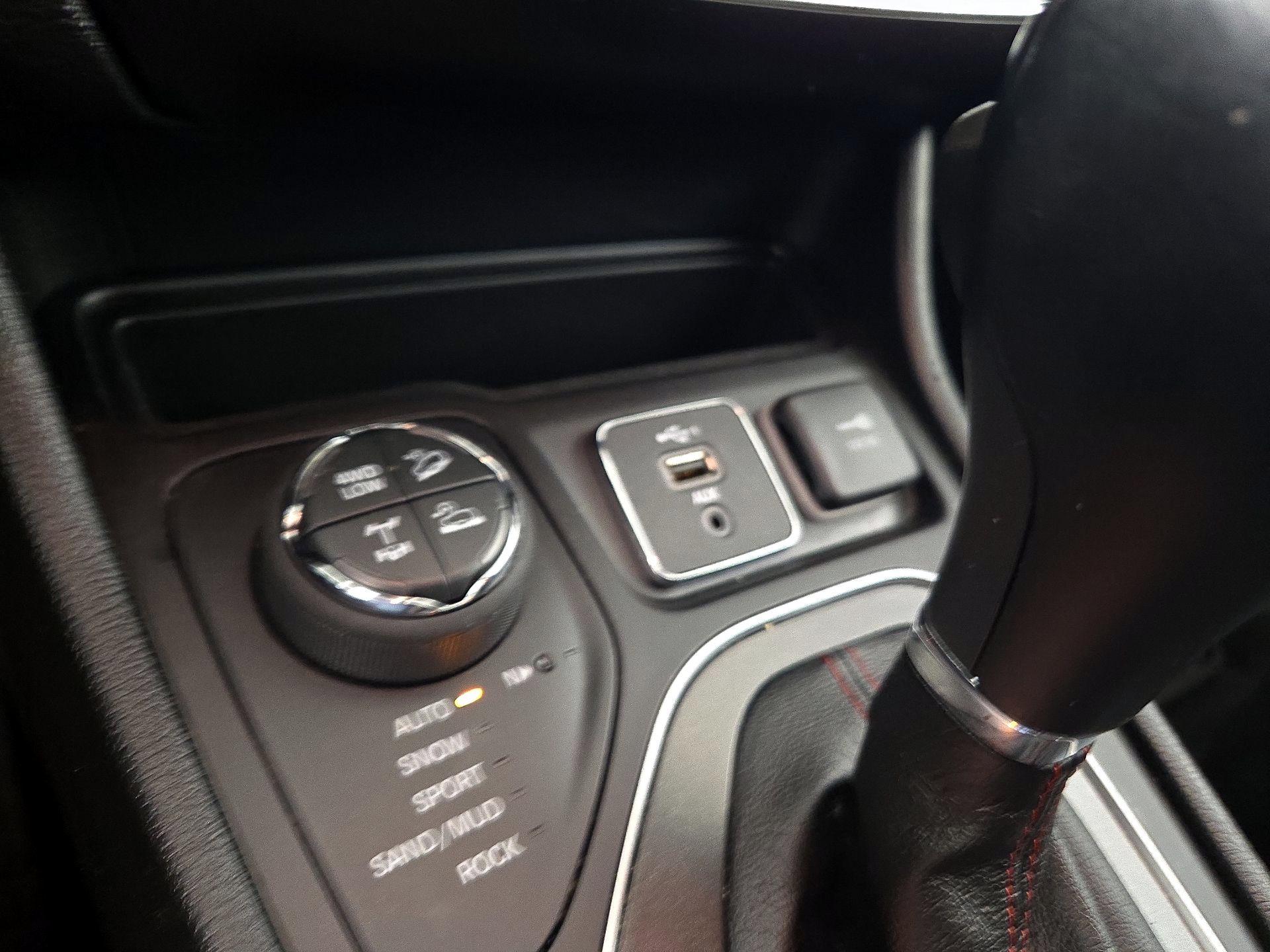 Thumbnail: 2022 Jeep Cherokee - 18
