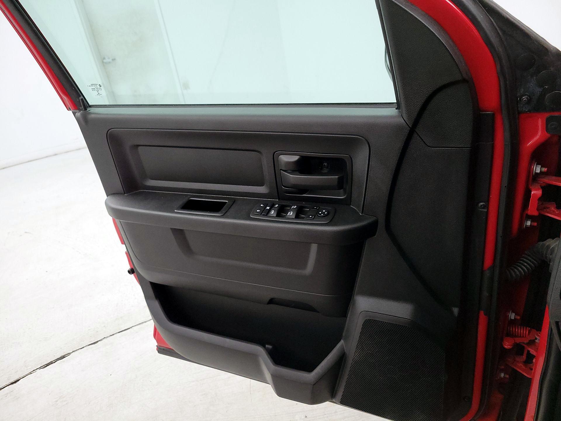 Thumbnail: 2021 RAM 1500 Classic - 12