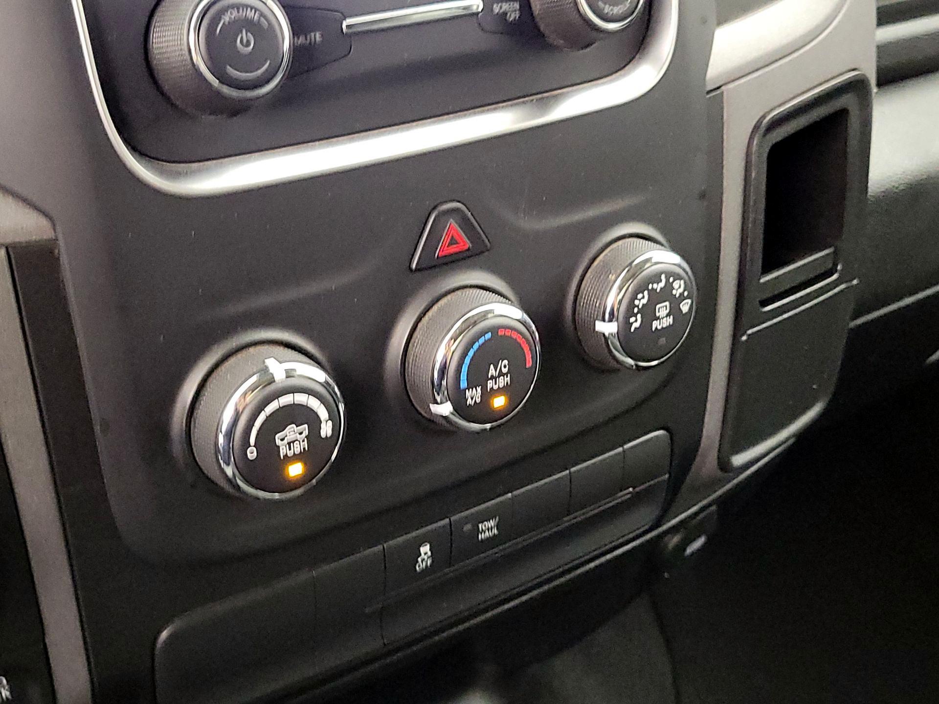 Thumbnail: 2021 RAM 1500 Classic - 16