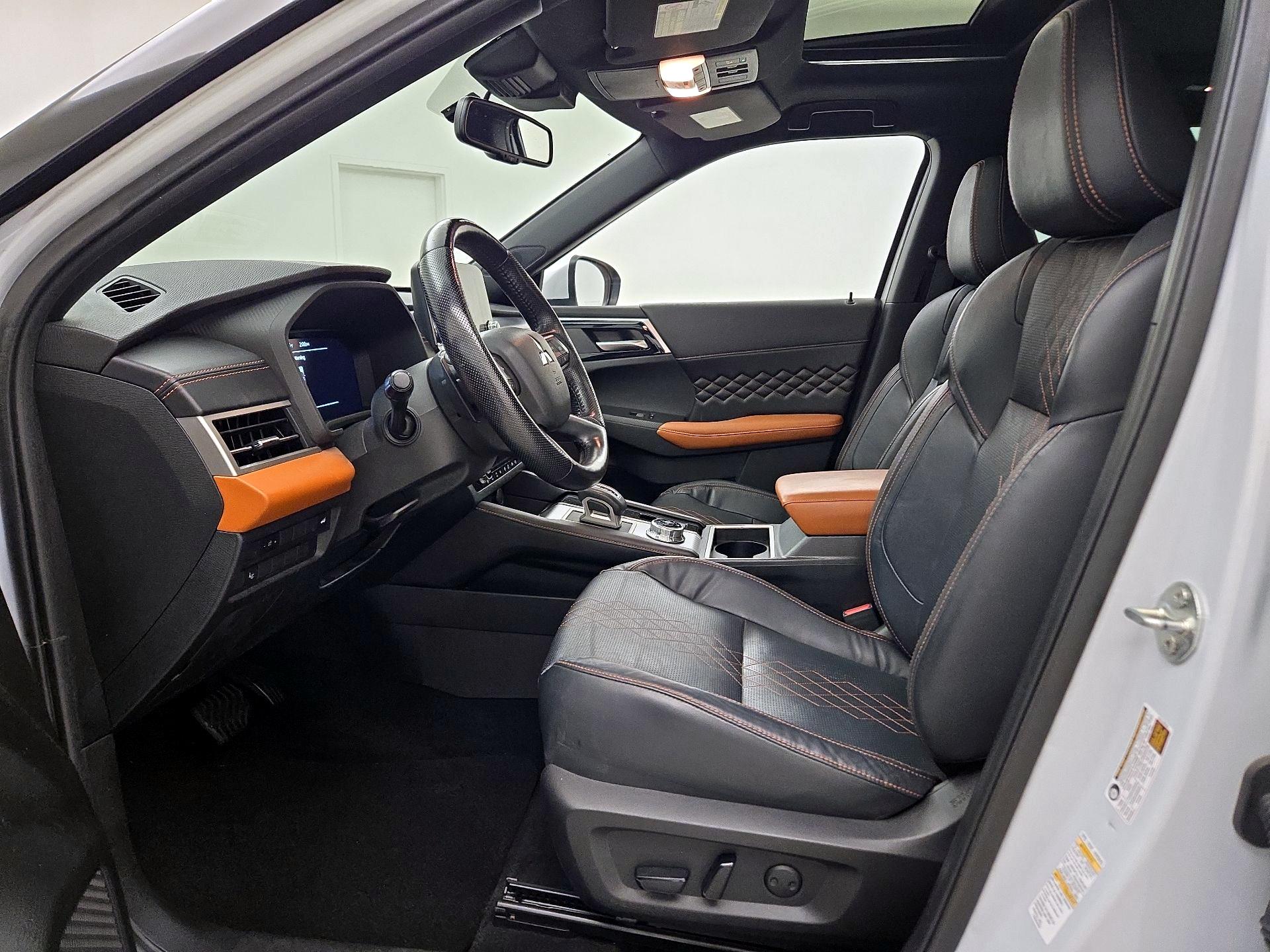 Thumbnail: 2022 Mitsubishi Outlander - 11