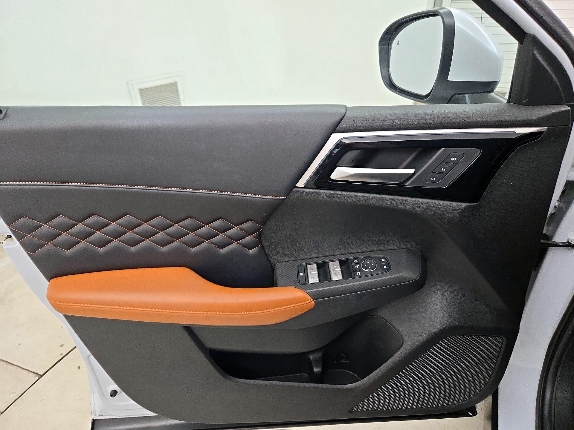 Thumbnail: 2022 Mitsubishi Outlander - 12