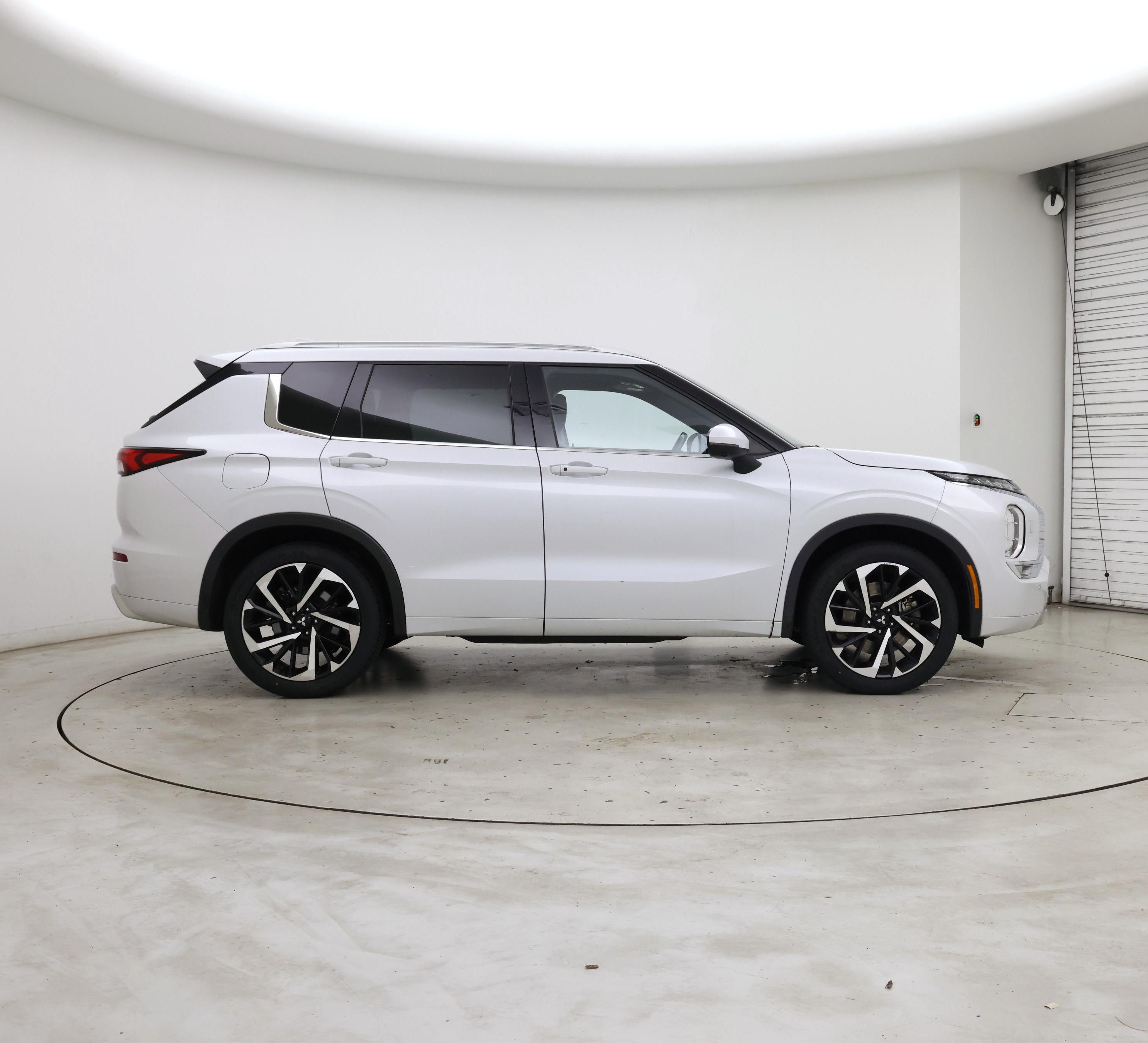 Thumbnail: 2022 Mitsubishi Outlander - 7