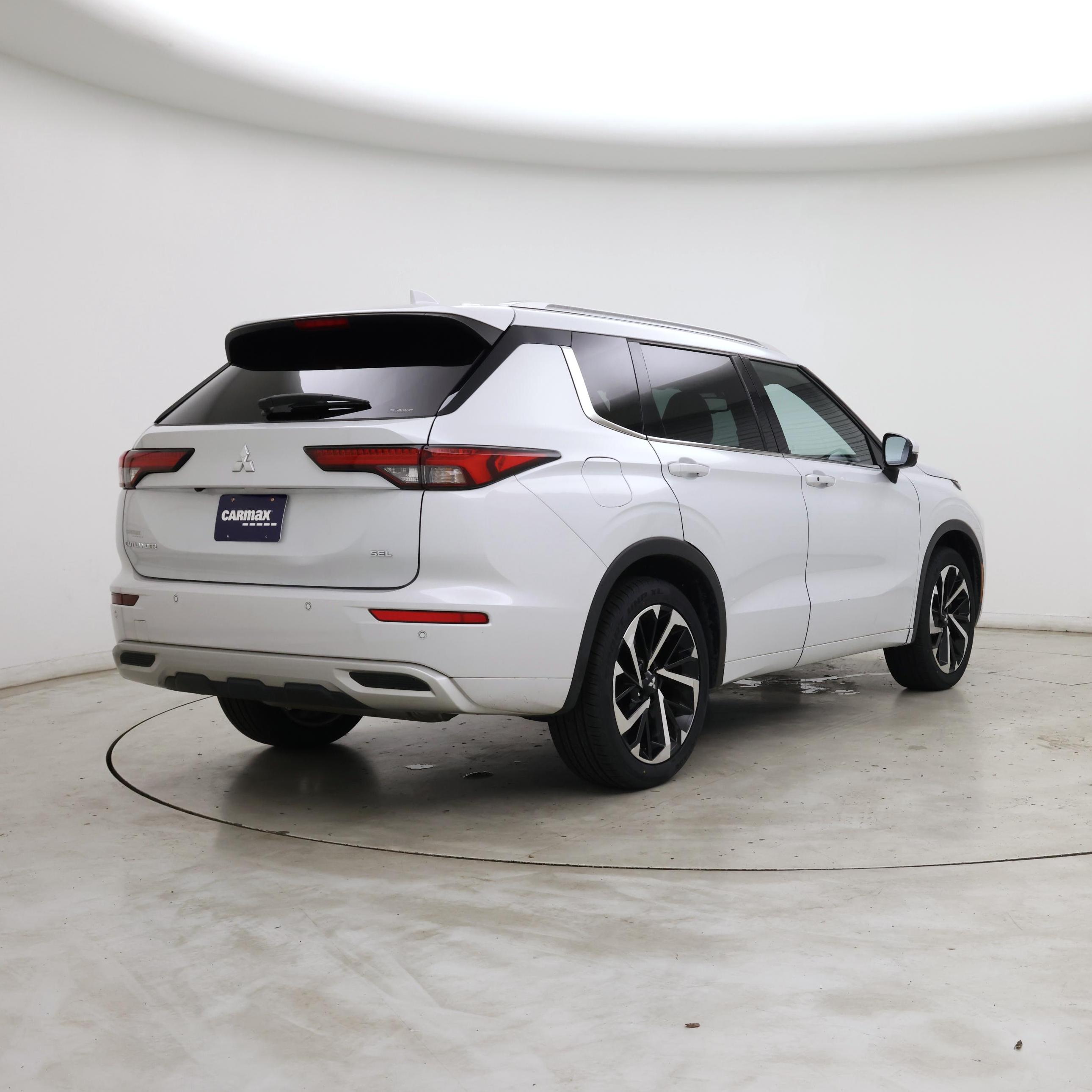 Thumbnail: 2022 Mitsubishi Outlander - 8