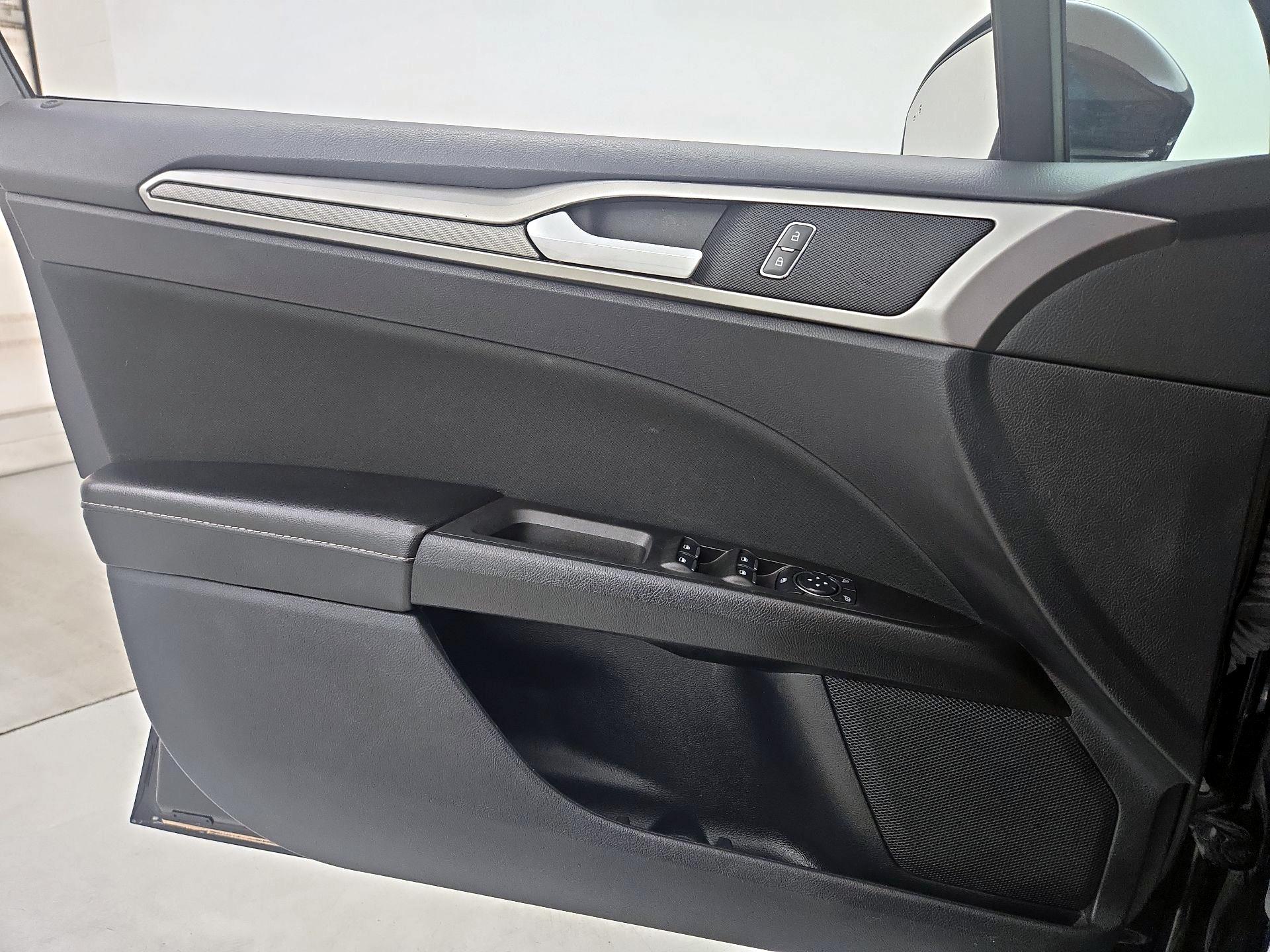 Thumbnail: 2020 Ford Fusion - 12