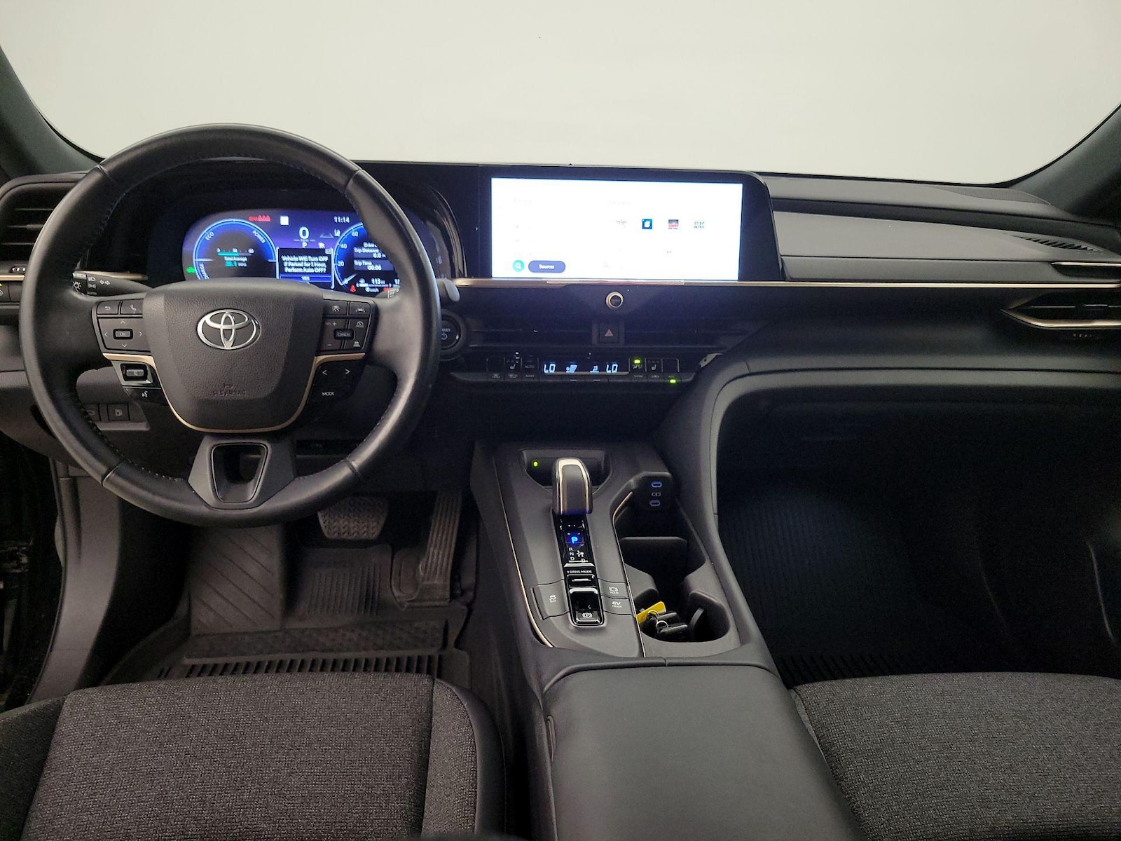 2023 Toyota Crown XLE - Photo 8