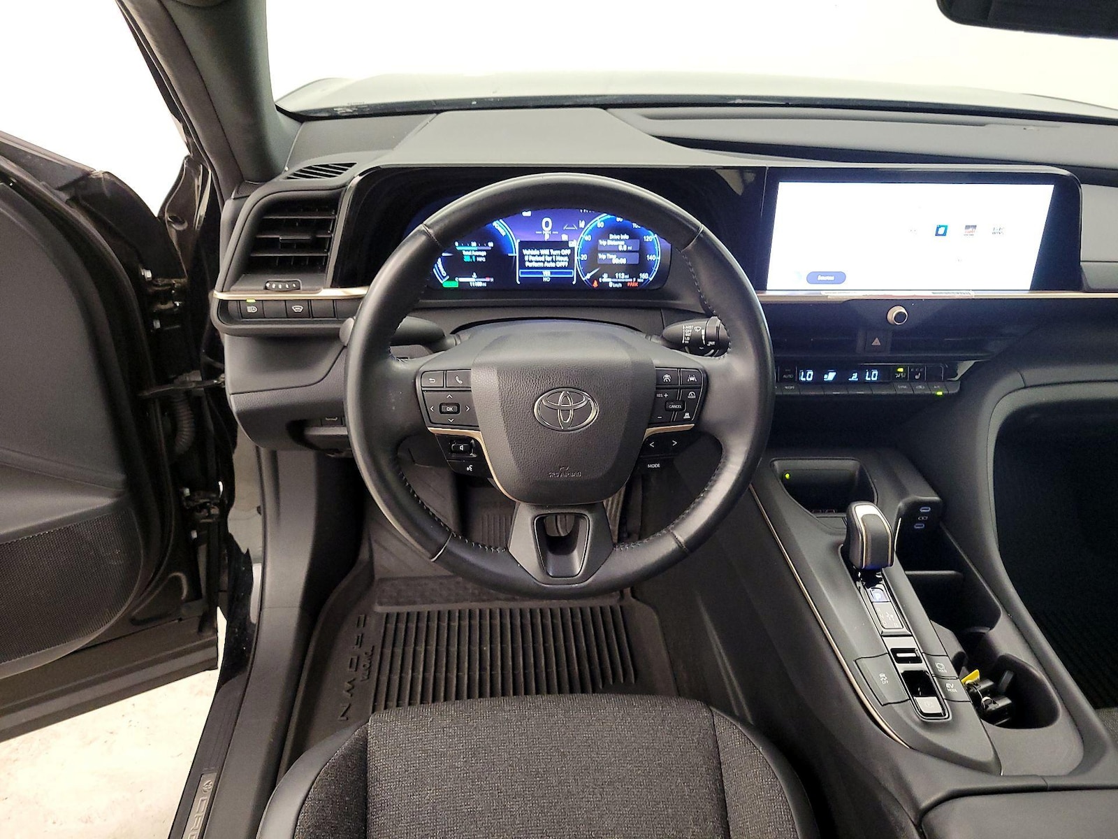 2023 Toyota Crown XLE - Photo 9