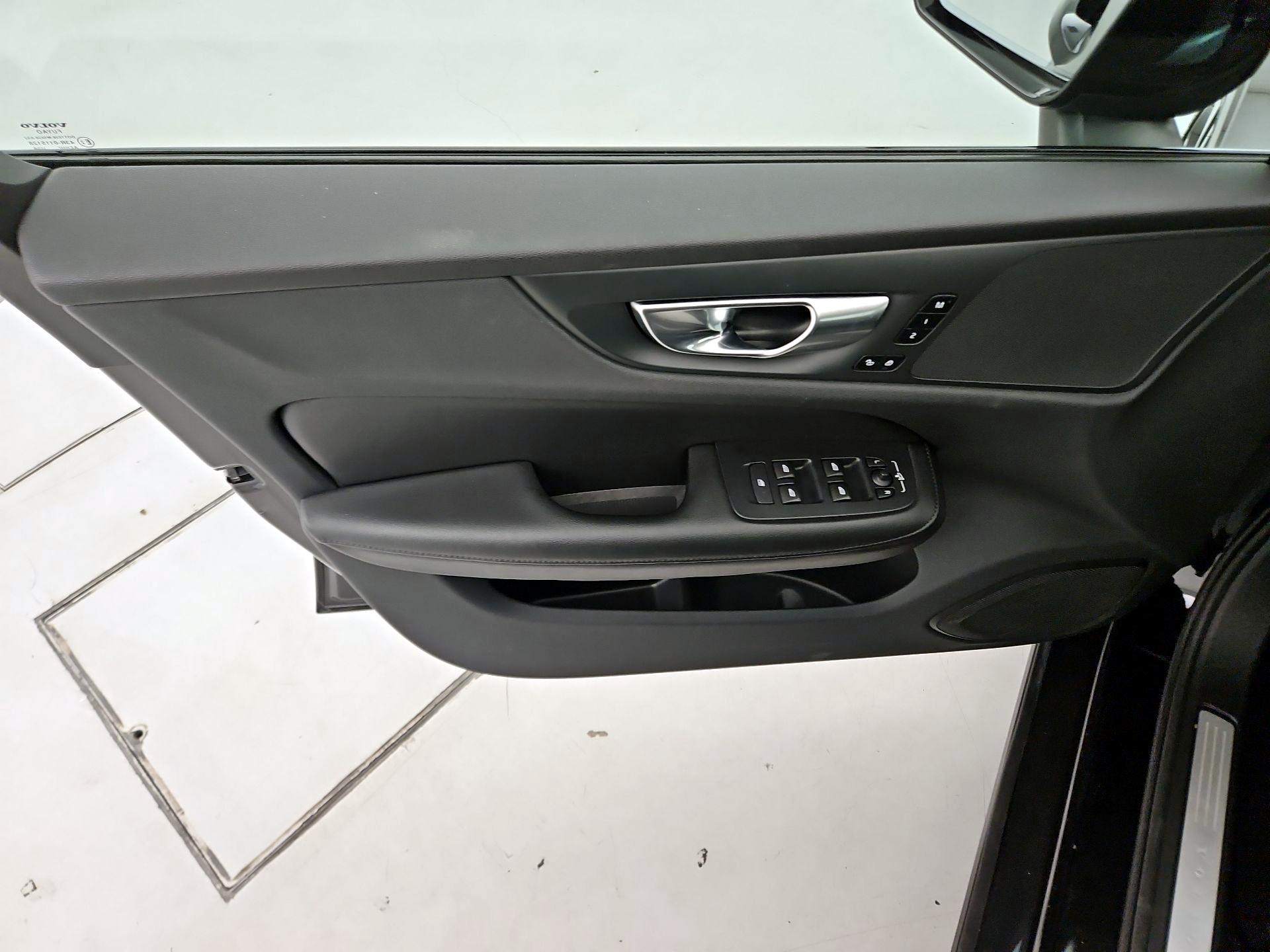 Thumbnail: 2024 Volvo S60 - 12