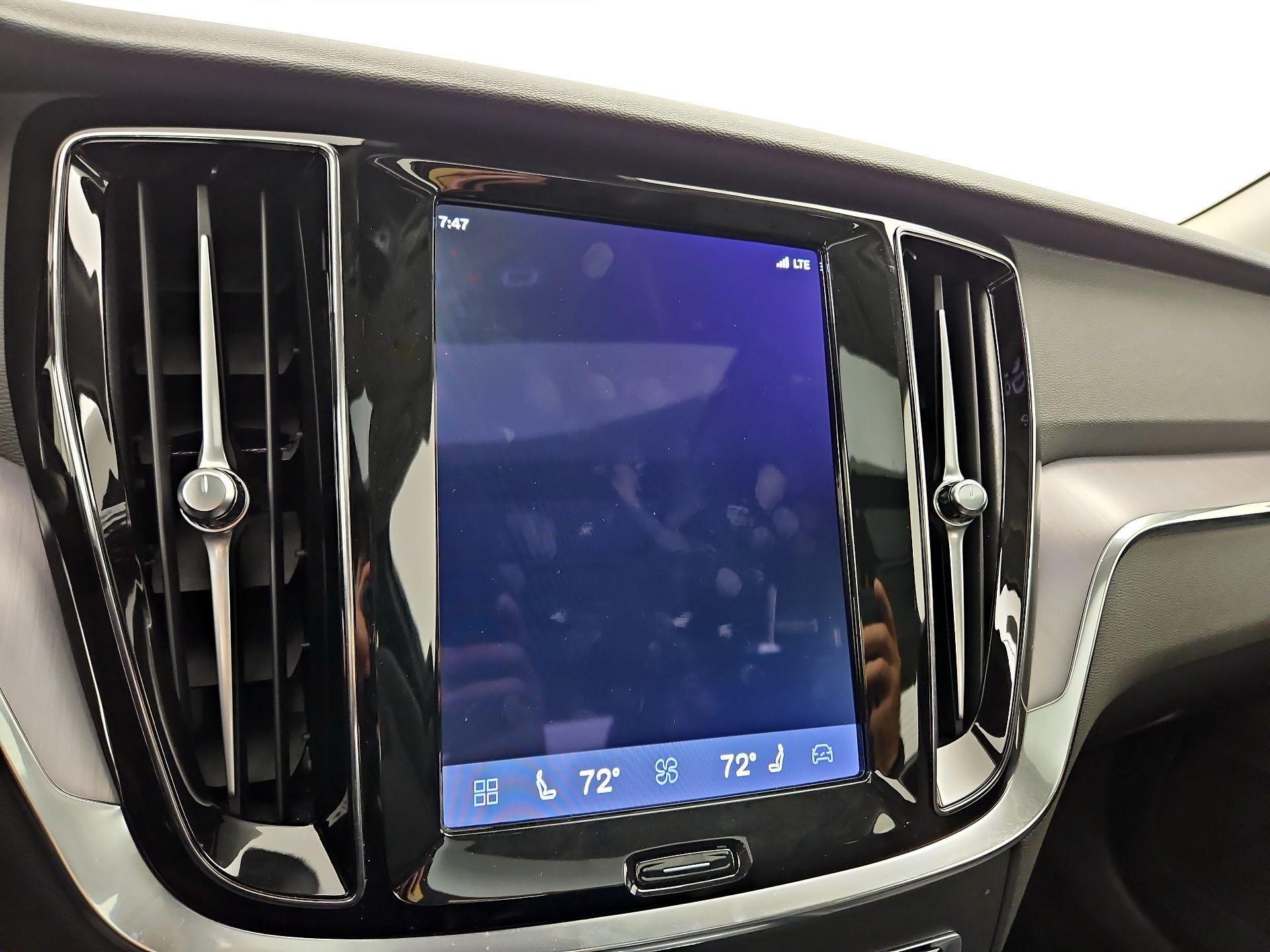 Thumbnail: 2024 Volvo S60 - 15
