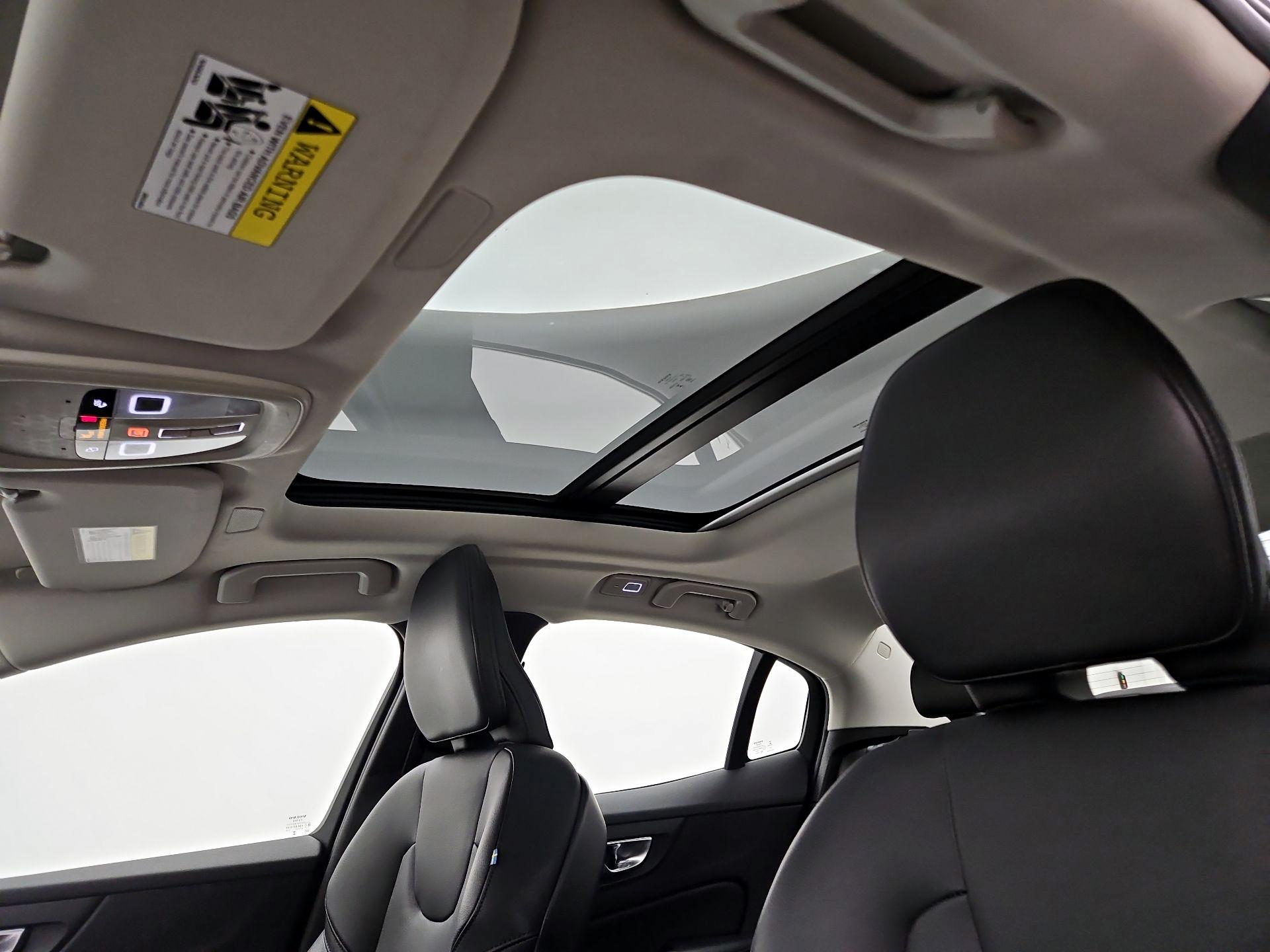 Thumbnail: 2024 Volvo S60 - 18