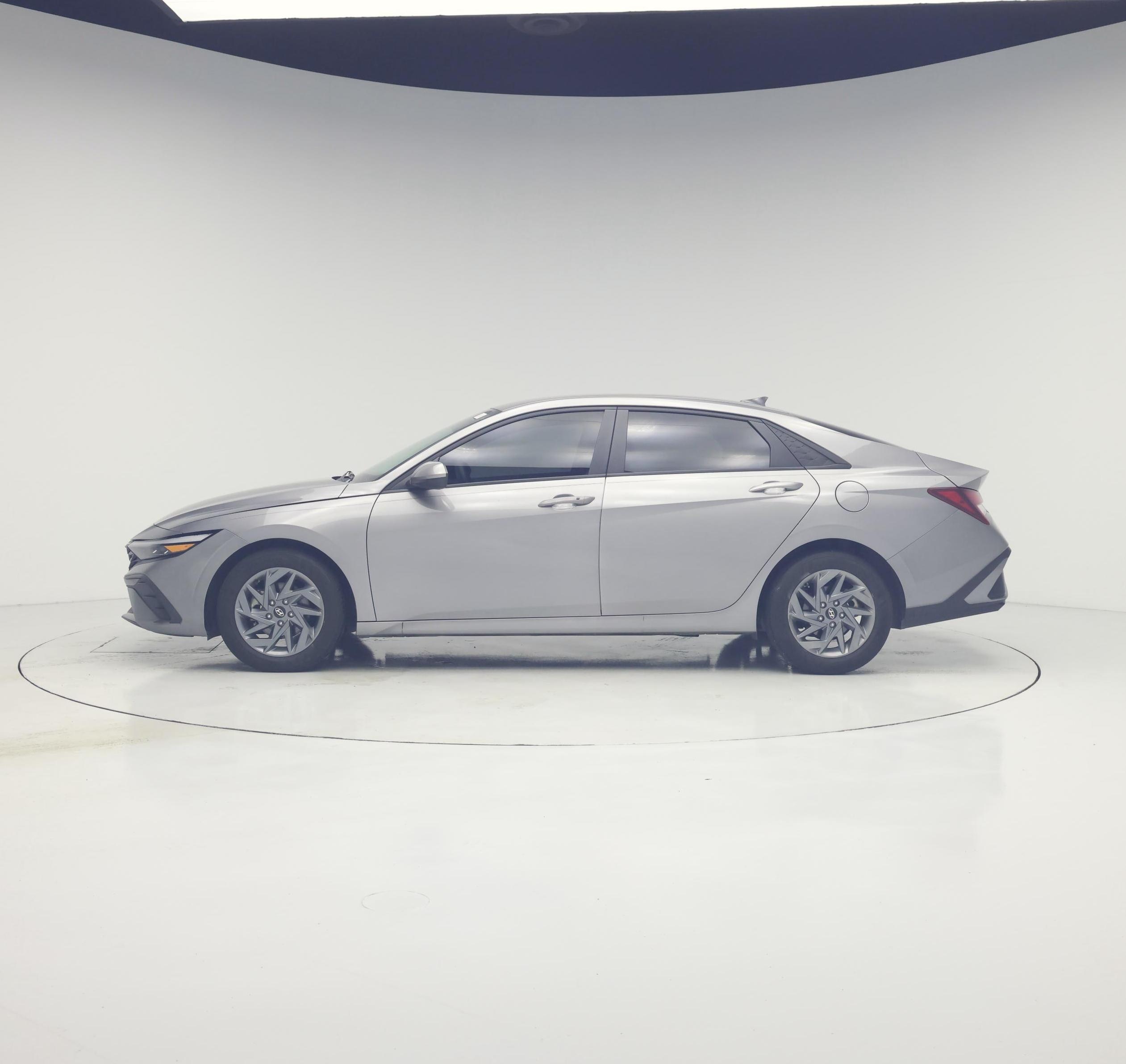 Thumbnail: 2024 Hyundai Elantra - 3