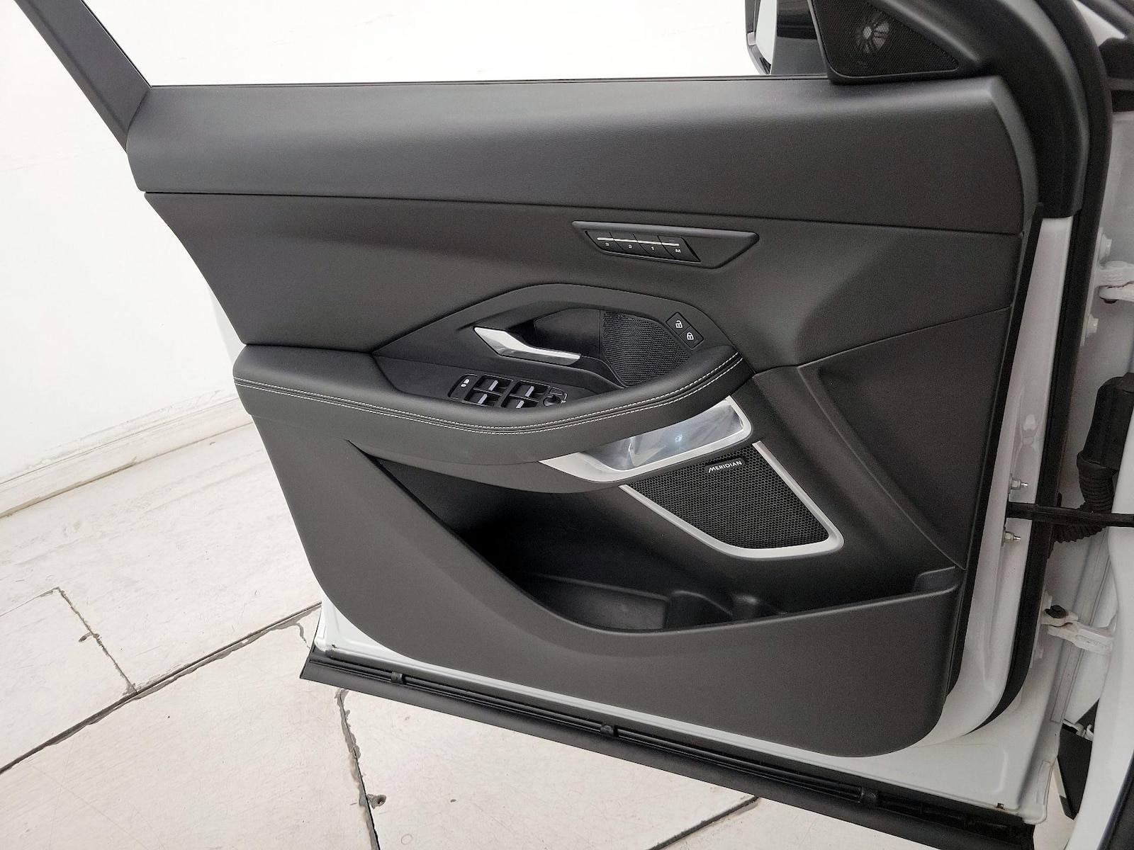2024 Jaguar E-Pace R-DYNAMIC SE - Photo 13