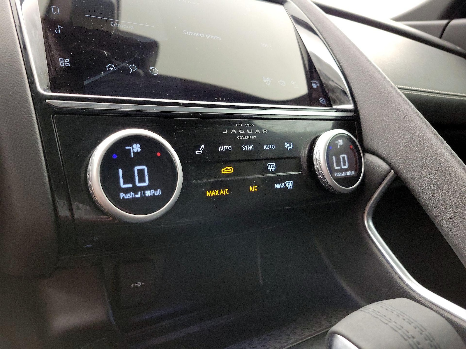 2024 Jaguar E-Pace R-DYNAMIC SE - Photo 18