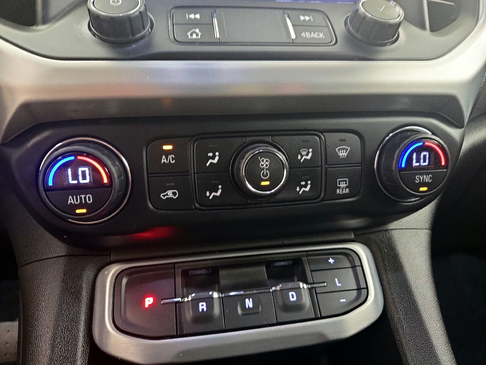 2021 GMC Acadia SLE - Photo 17