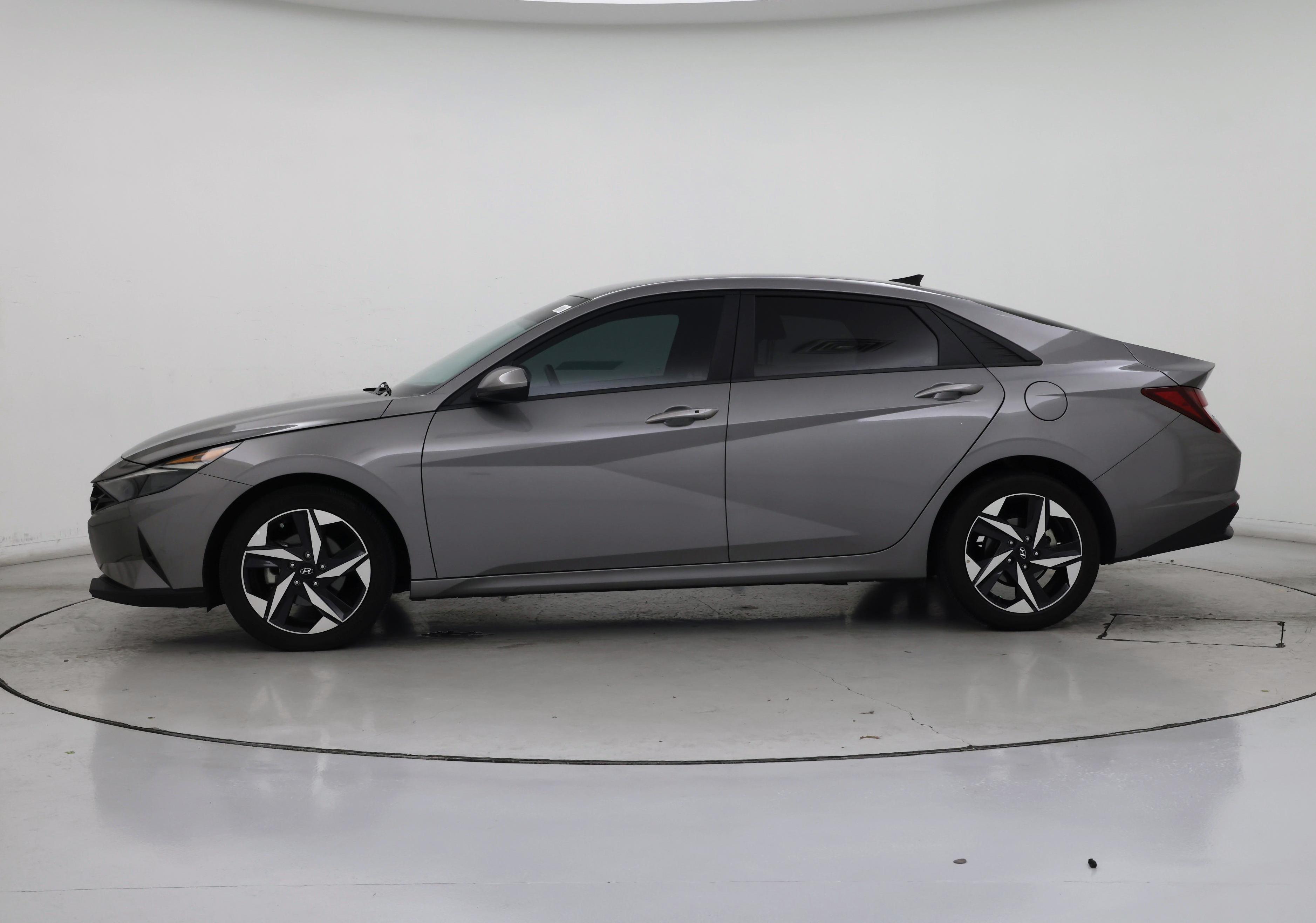 Thumbnail: 2023 Hyundai Elantra - 3