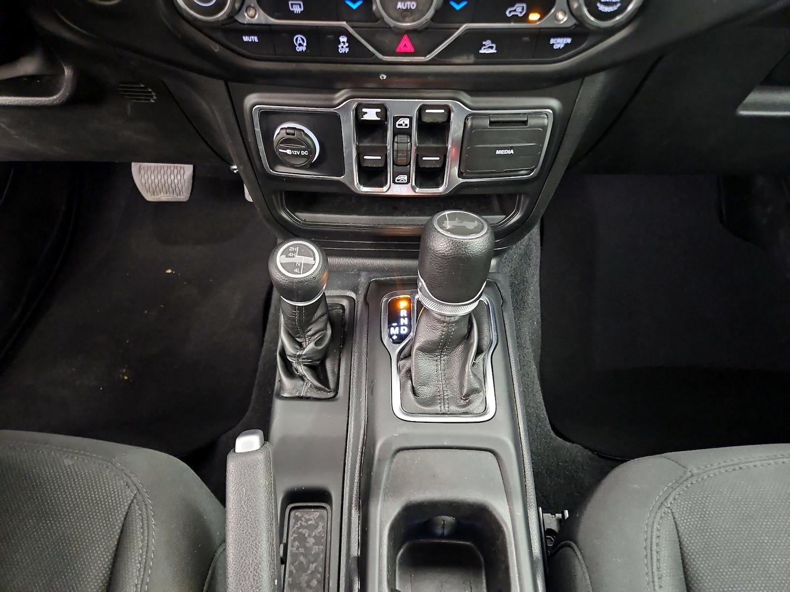 2022 Jeep Wrangler Unlimited Altitude - Photo 18