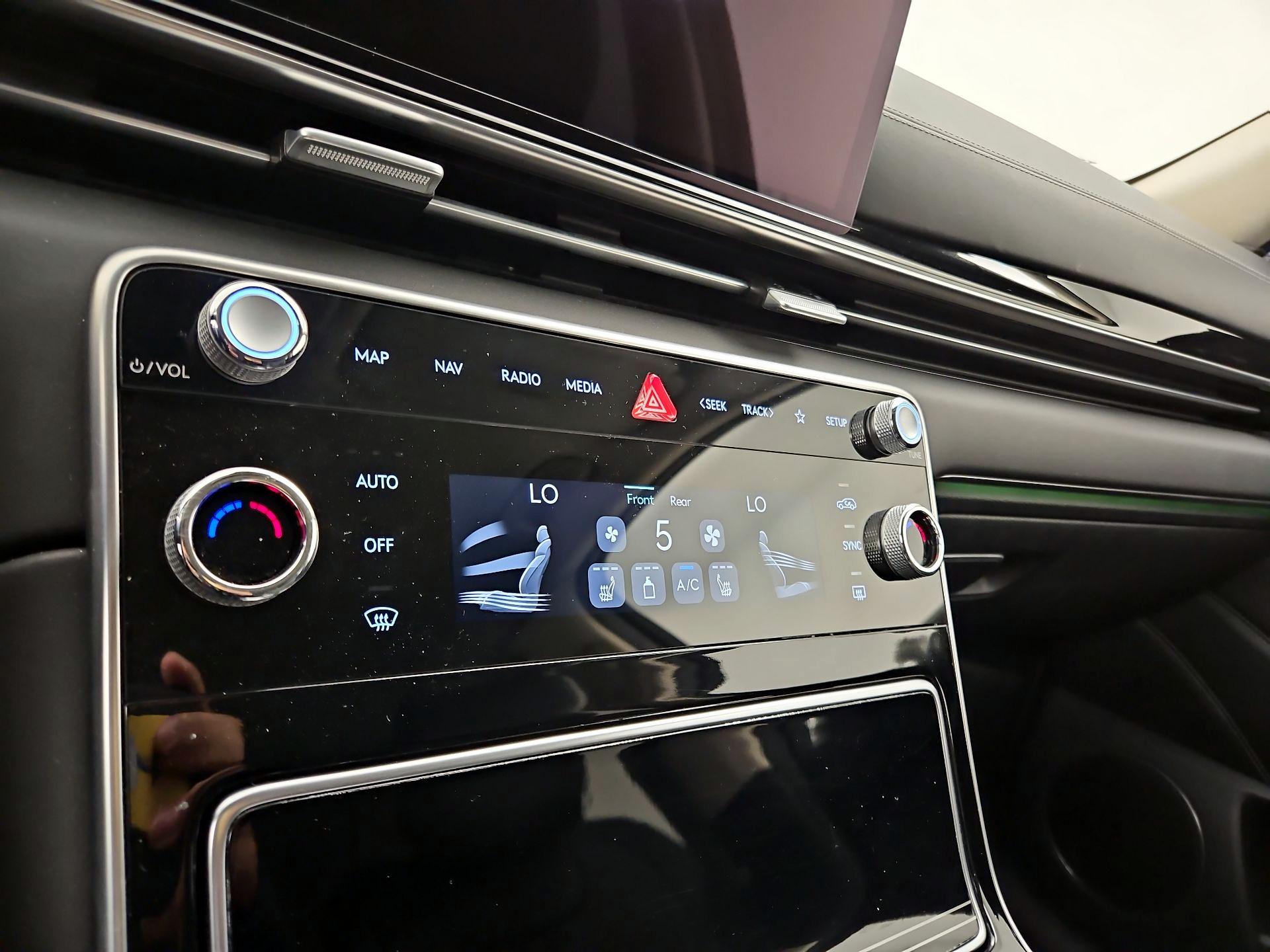 Thumbnail: 2025 Genesis GV80 - 16