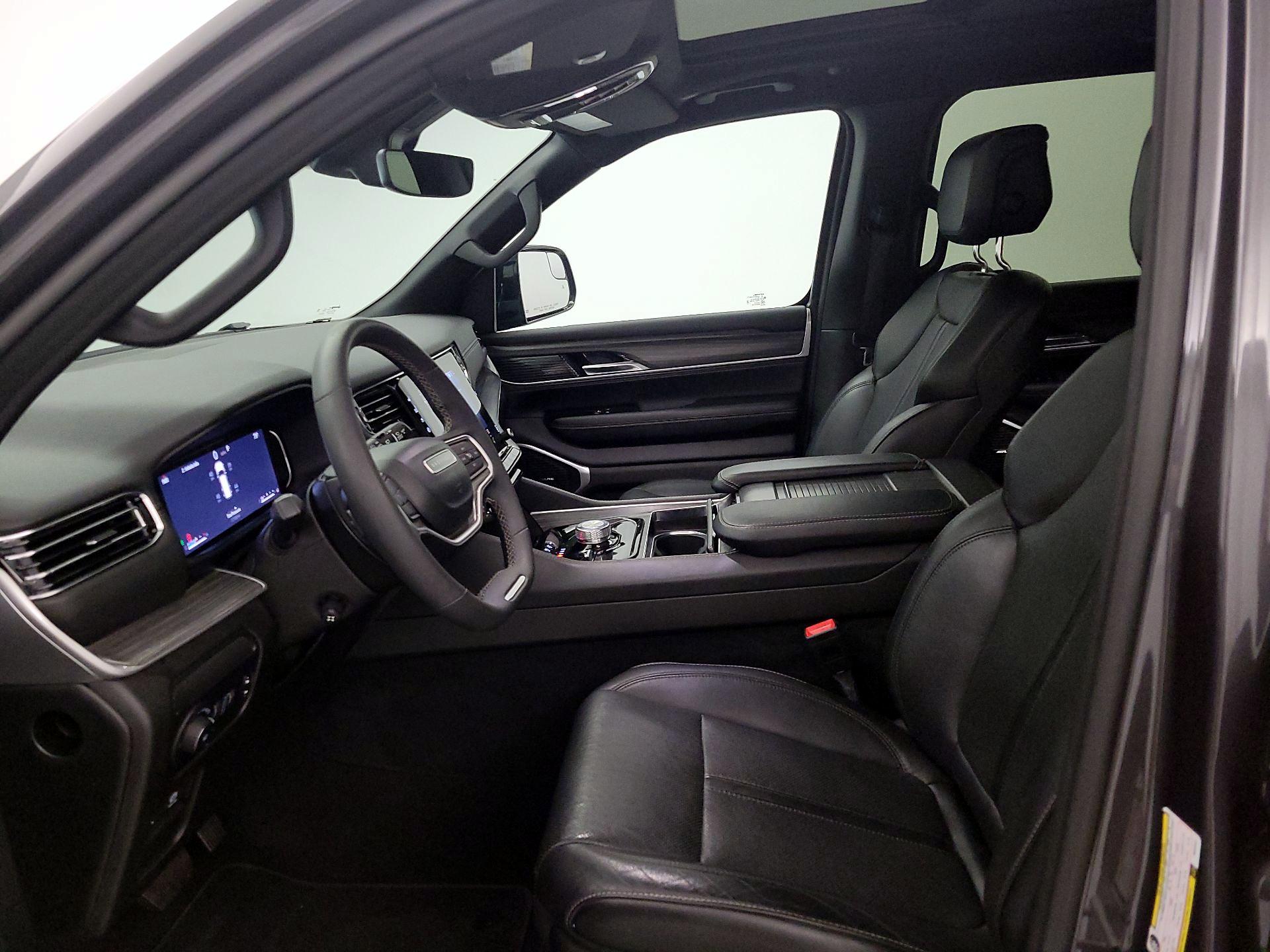 Thumbnail: 2023 Jeep Wagoneer - 11