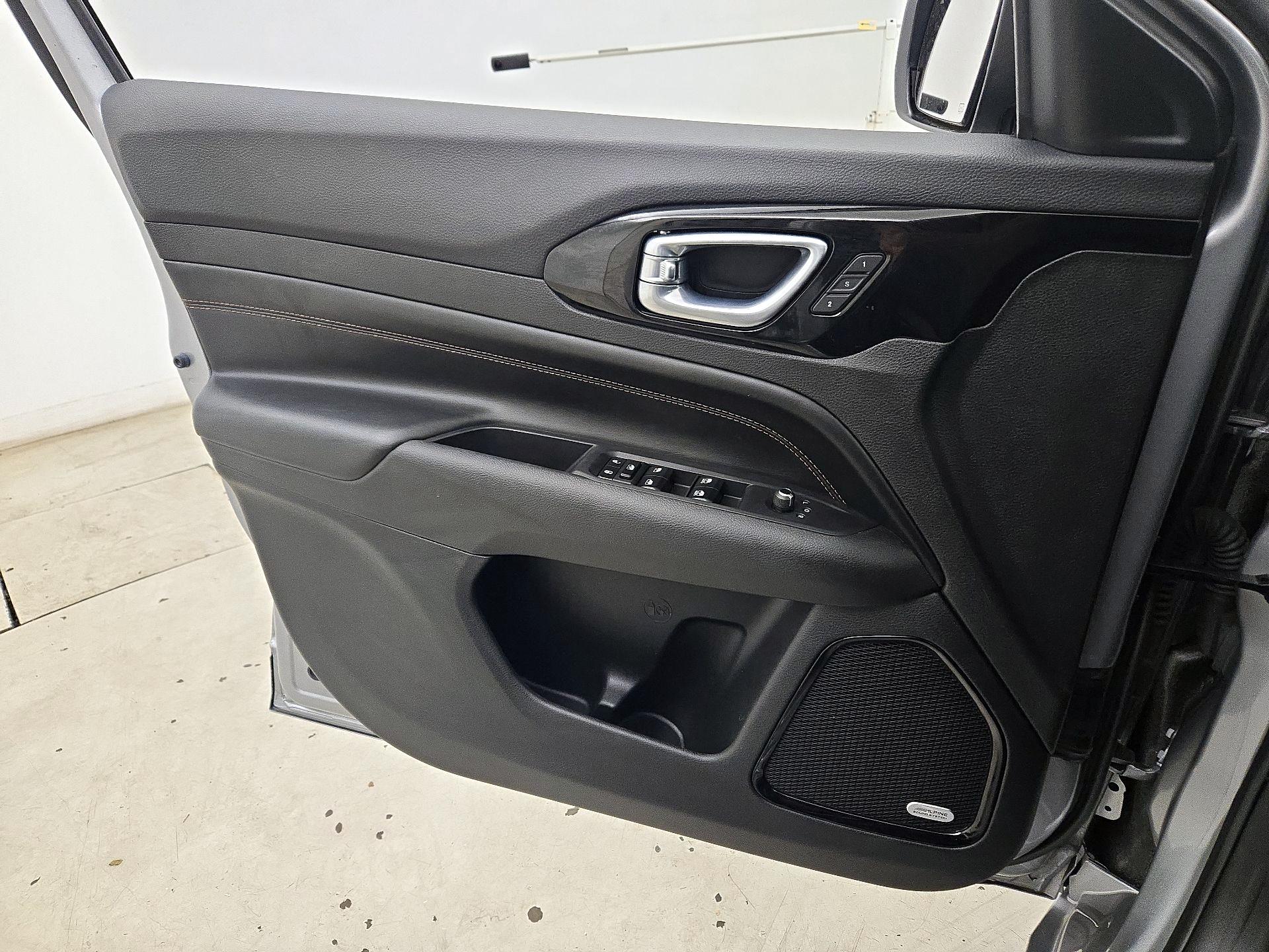 Thumbnail: 2023 Jeep Compass - 12