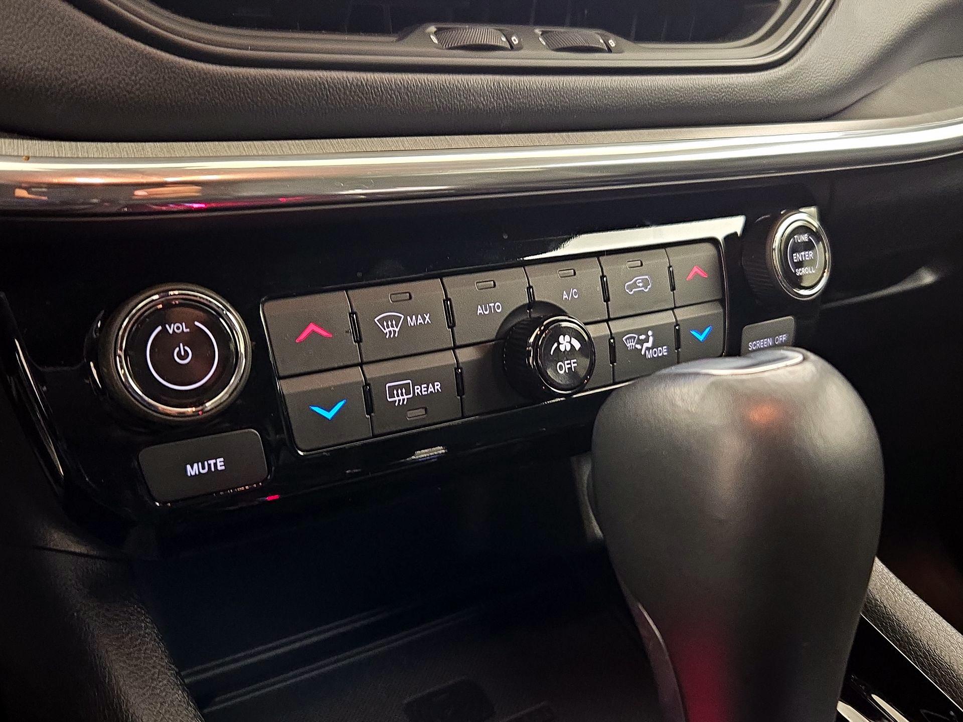 Thumbnail: 2023 Jeep Compass - 17