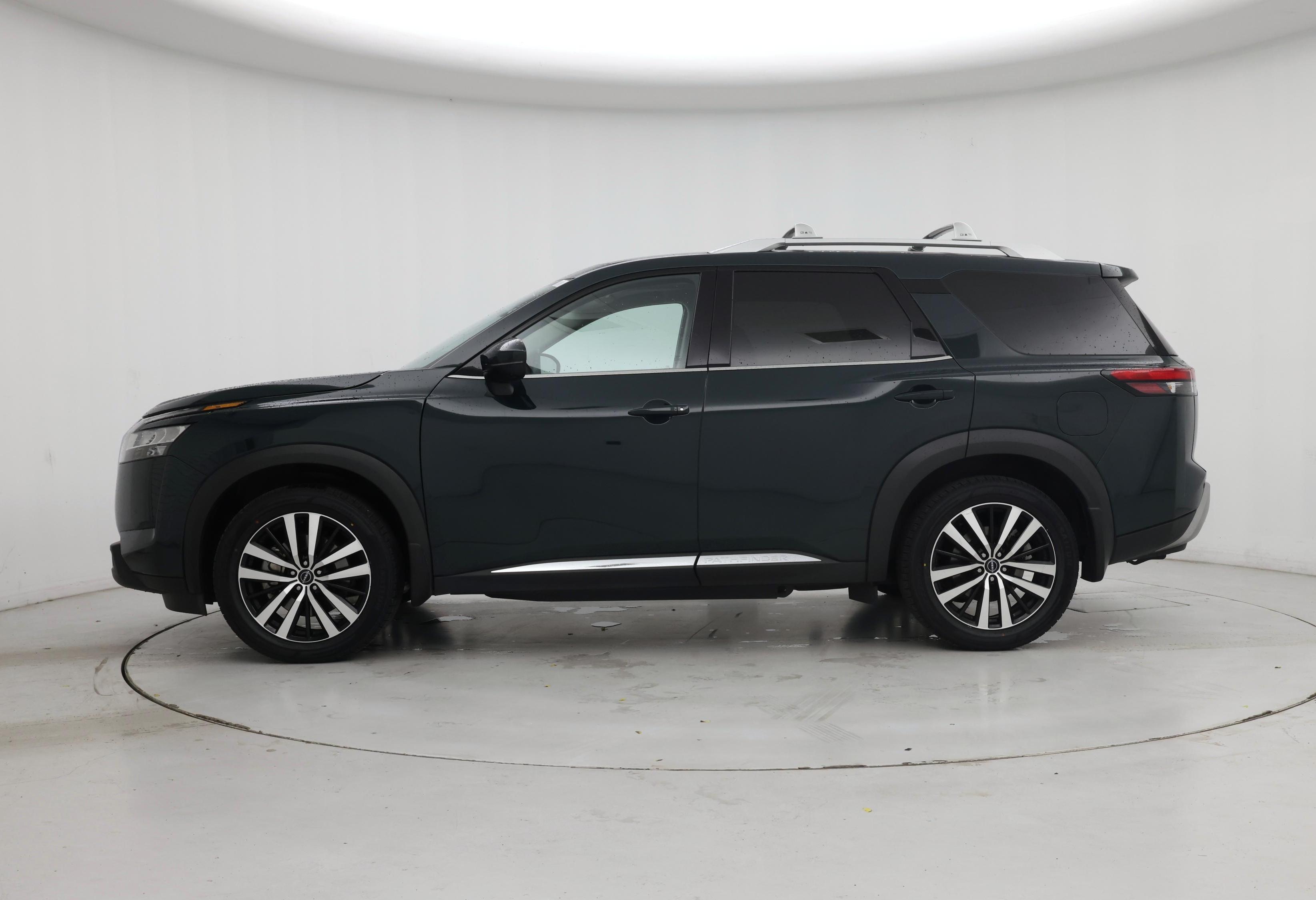 Thumbnail: 2024 Nissan Pathfinder - 3