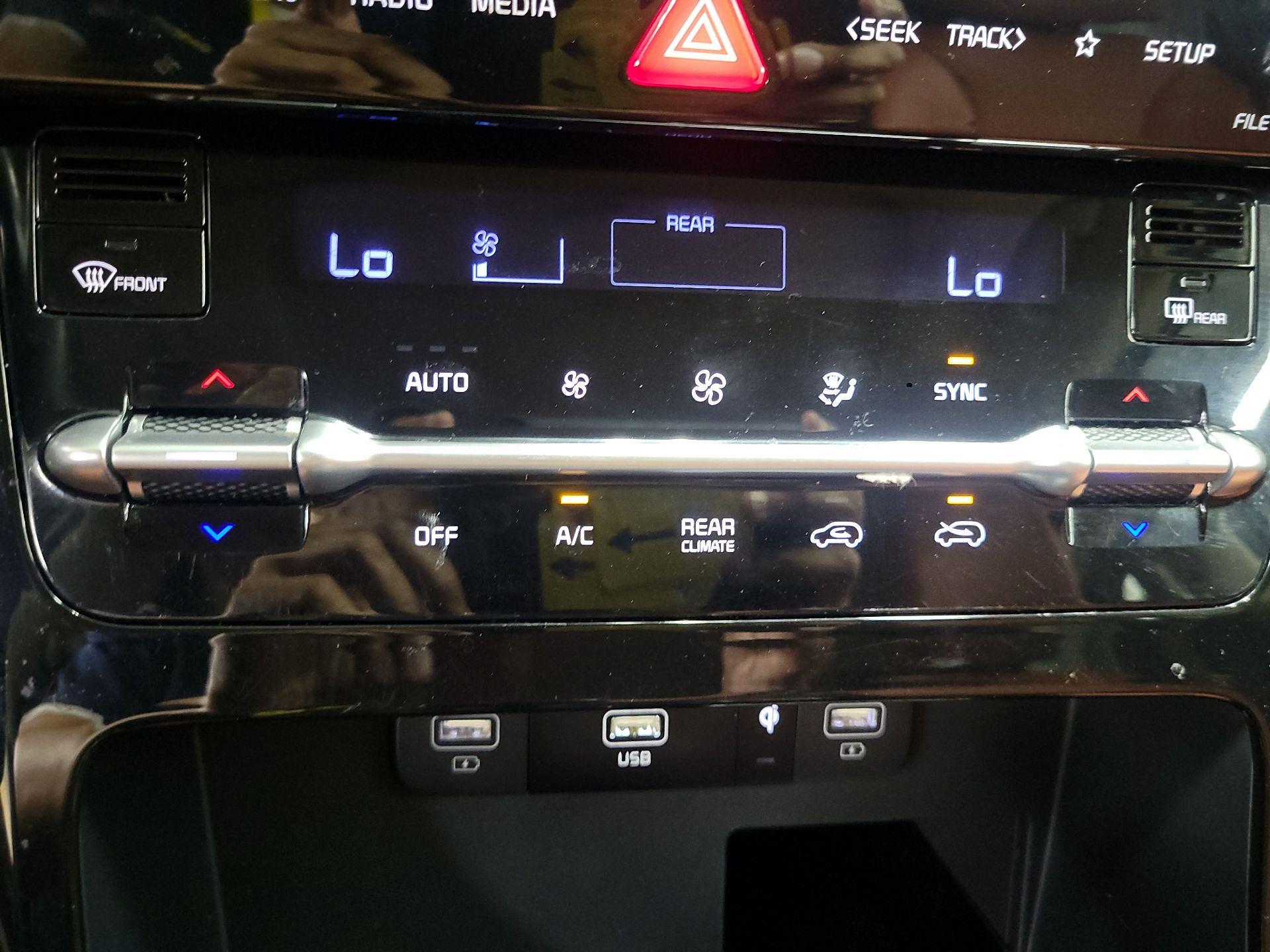 Thumbnail: 2024 Kia Carnival - 17