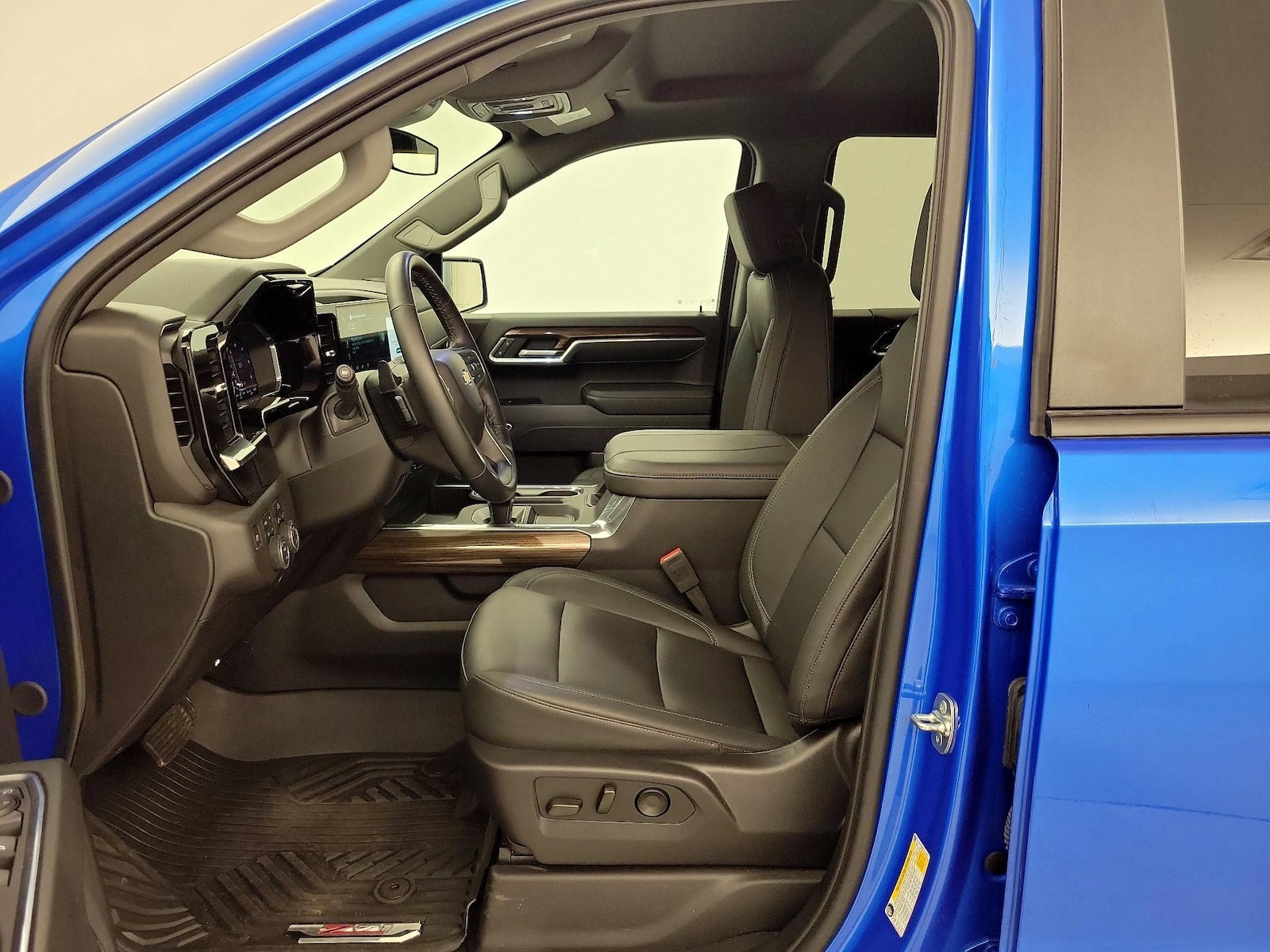 2025 Chevrolet Silverado 1500 LT - Photo 12