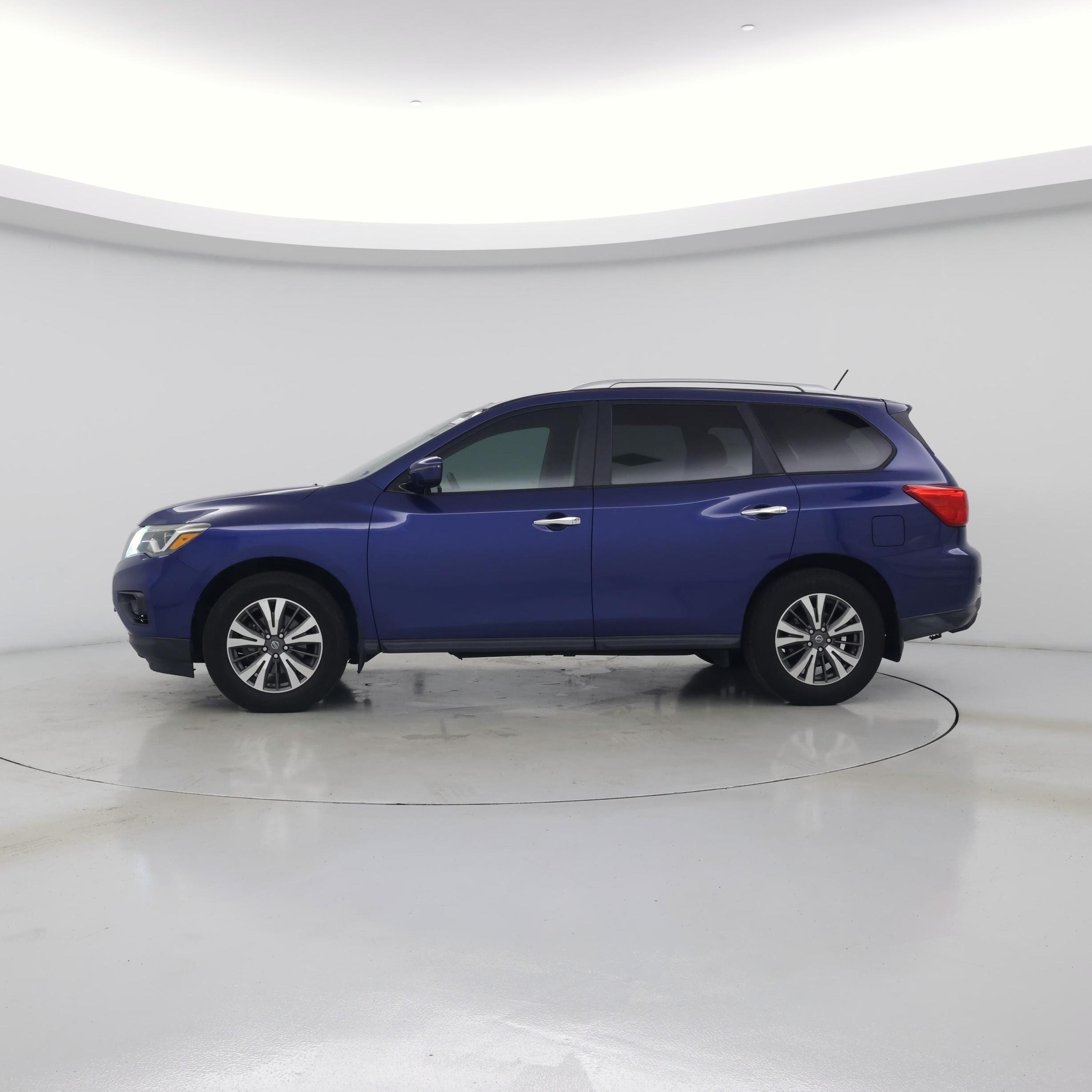 Thumbnail: 2017 Nissan Pathfinder - 3