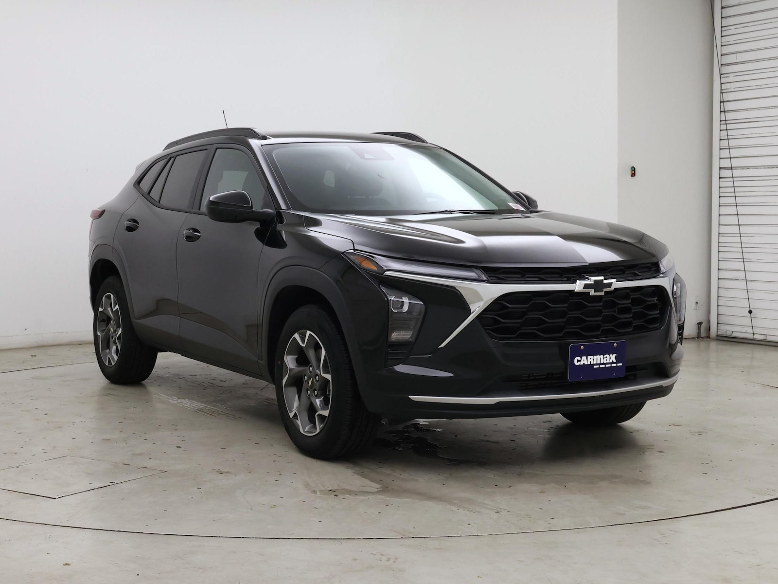 2025 Chevrolet Trax LT - Photo 2