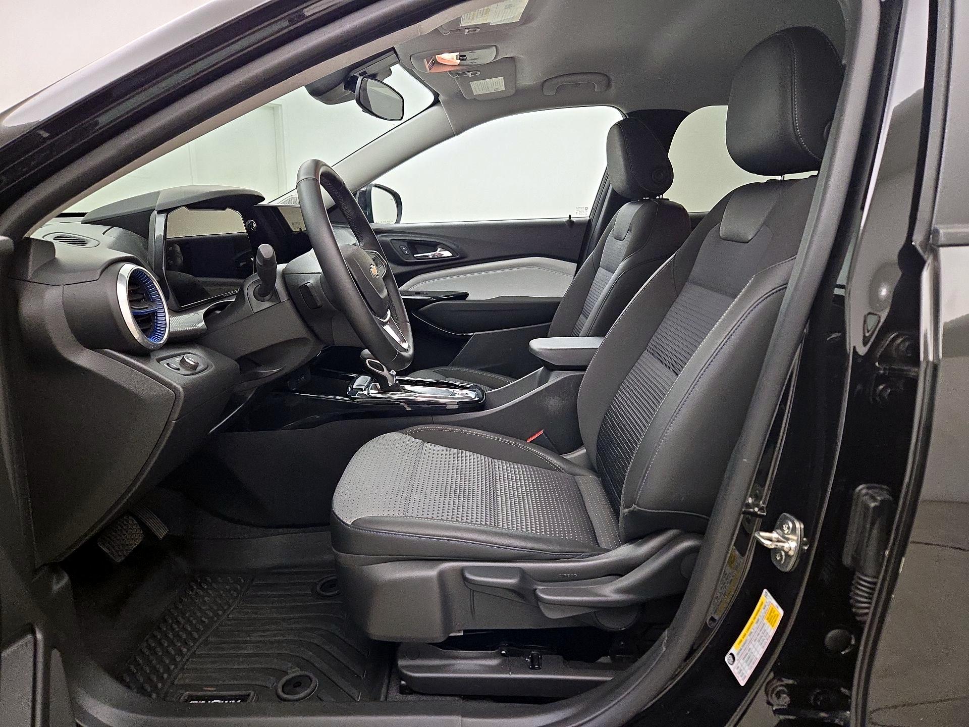 Thumbnail: 2025 Chevrolet Trax - 11