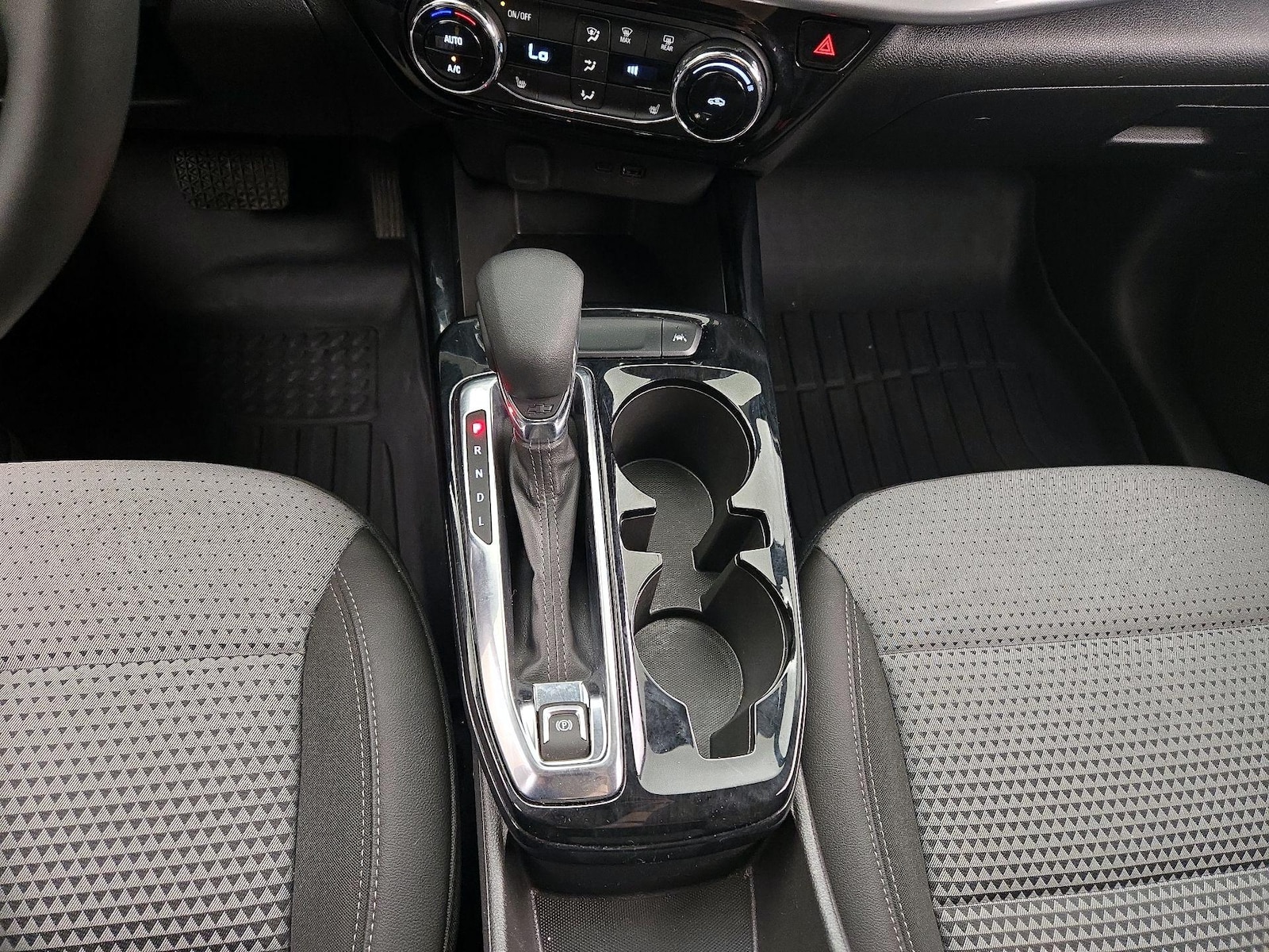 2025 Chevrolet Trax LT - Photo 17