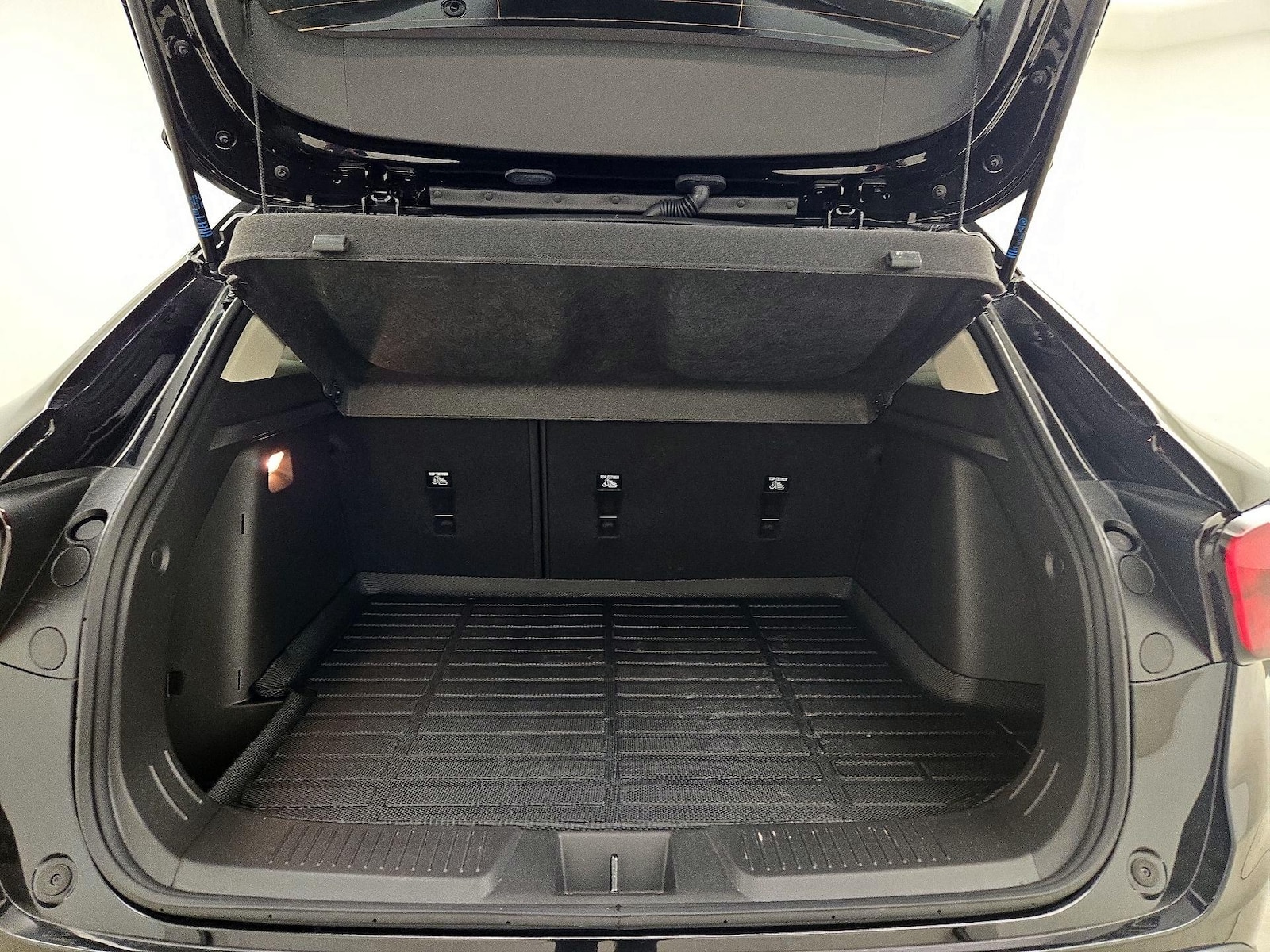 2025 Chevrolet Trax LT - Photo 18