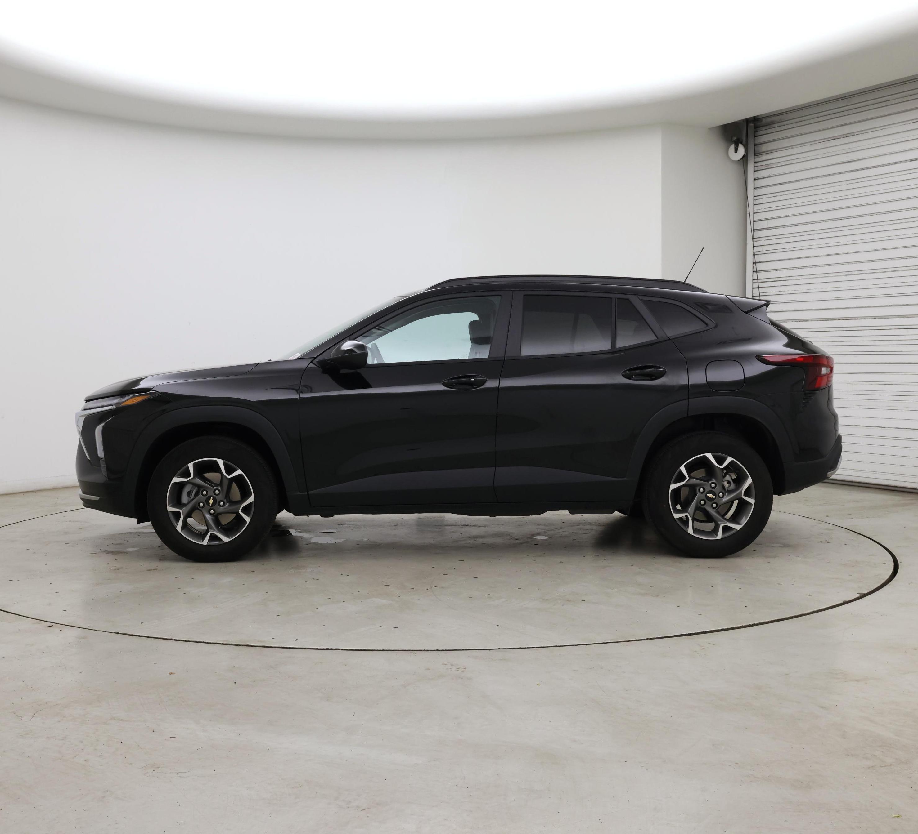 Thumbnail: 2025 Chevrolet Trax - 3